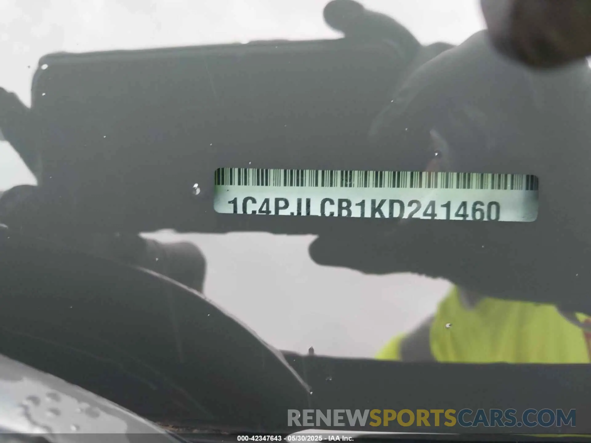 9 Photograph of a damaged car 1C4PJLCB1KD241460 JEEP CHEROKEE 2019