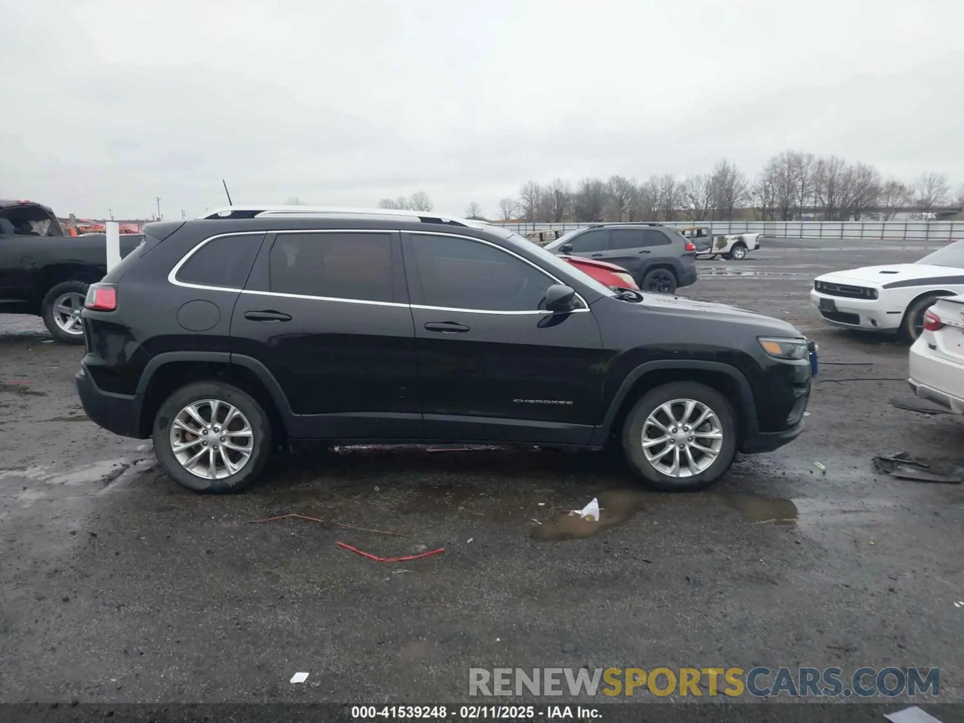 14 Photograph of a damaged car 1C4PJLCB1KD339906 JEEP CHEROKEE 2019
