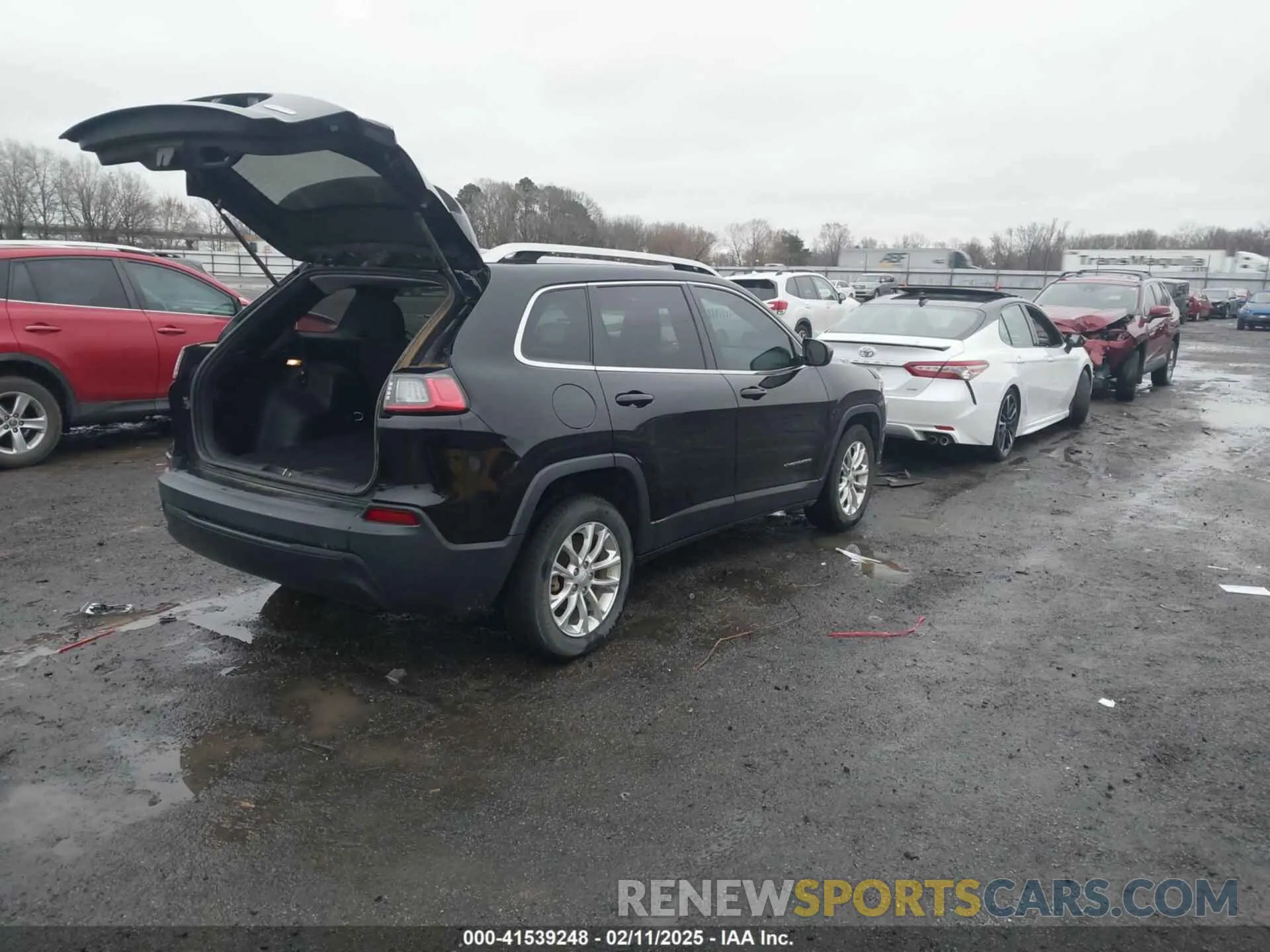 4 Photograph of a damaged car 1C4PJLCB1KD339906 JEEP CHEROKEE 2019