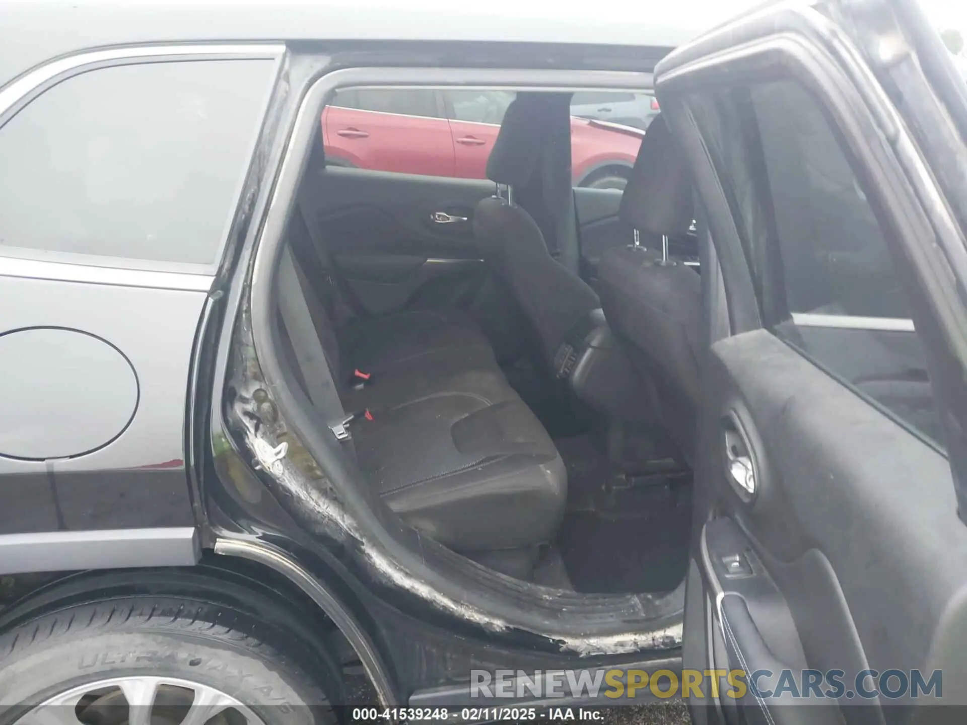8 Photograph of a damaged car 1C4PJLCB1KD339906 JEEP CHEROKEE 2019