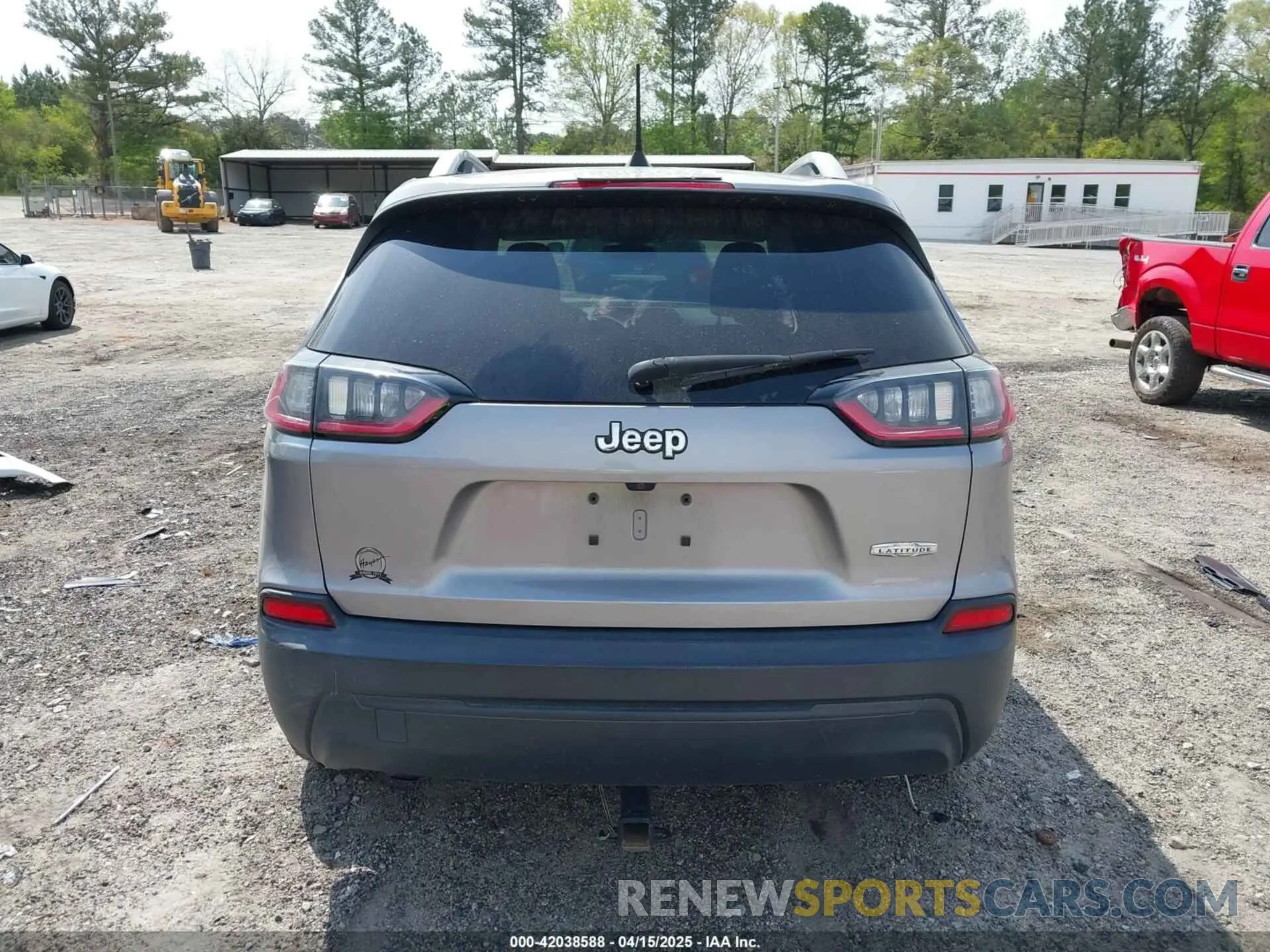 16 Photograph of a damaged car 1C4PJLCB1KD373537 JEEP CHEROKEE 2019