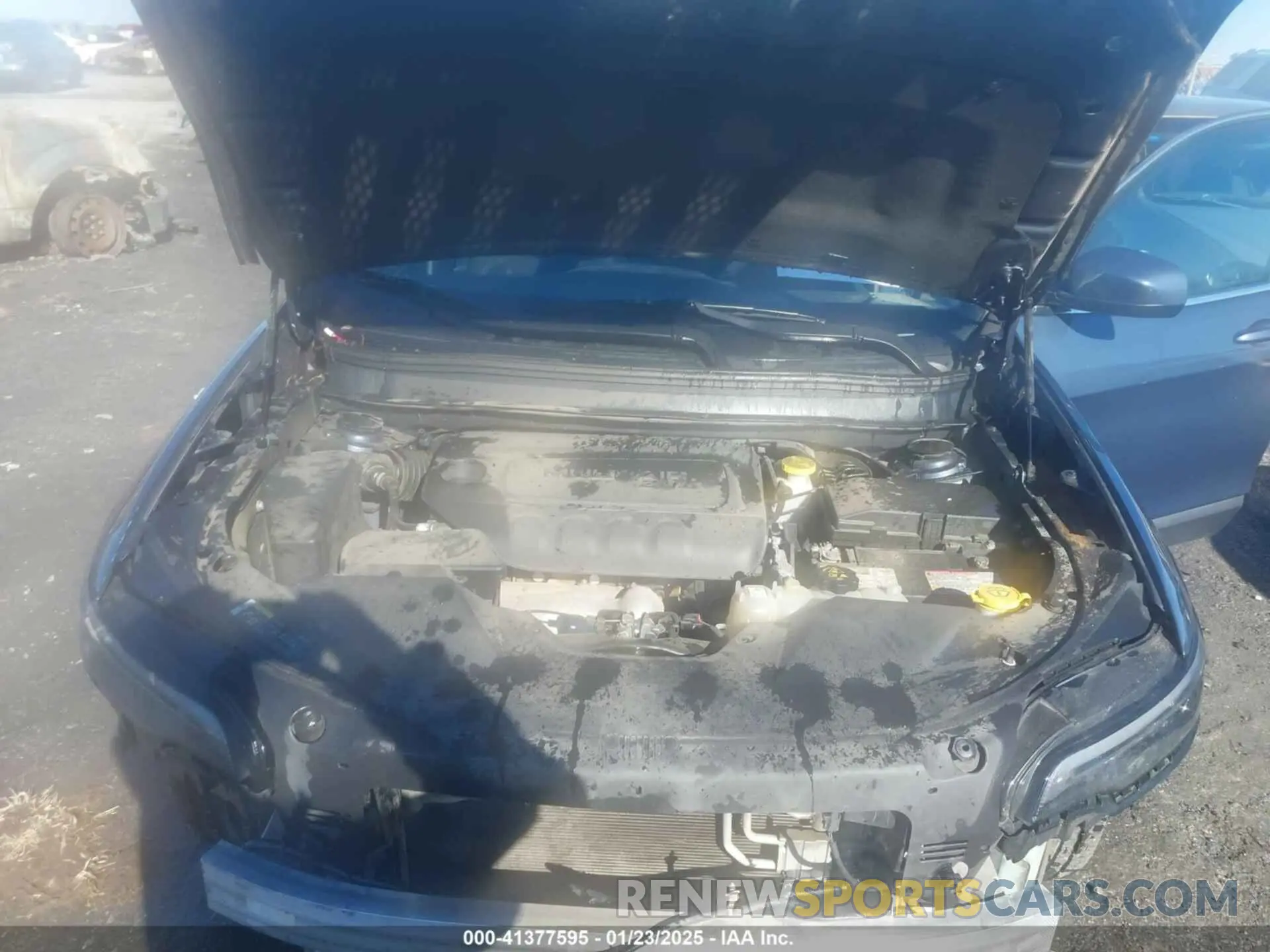 10 Photograph of a damaged car 1C4PJLCB1KD381721 JEEP CHEROKEE 2019