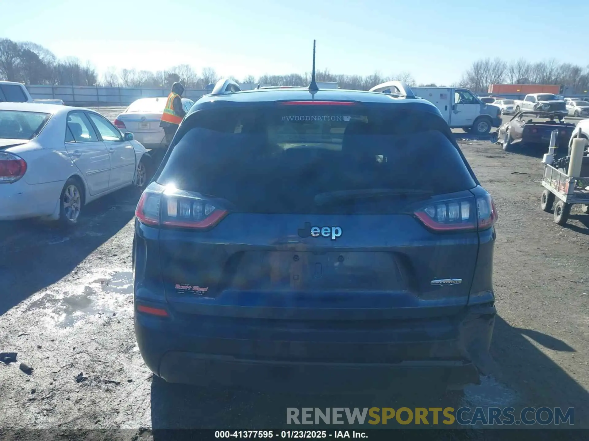 16 Photograph of a damaged car 1C4PJLCB1KD381721 JEEP CHEROKEE 2019