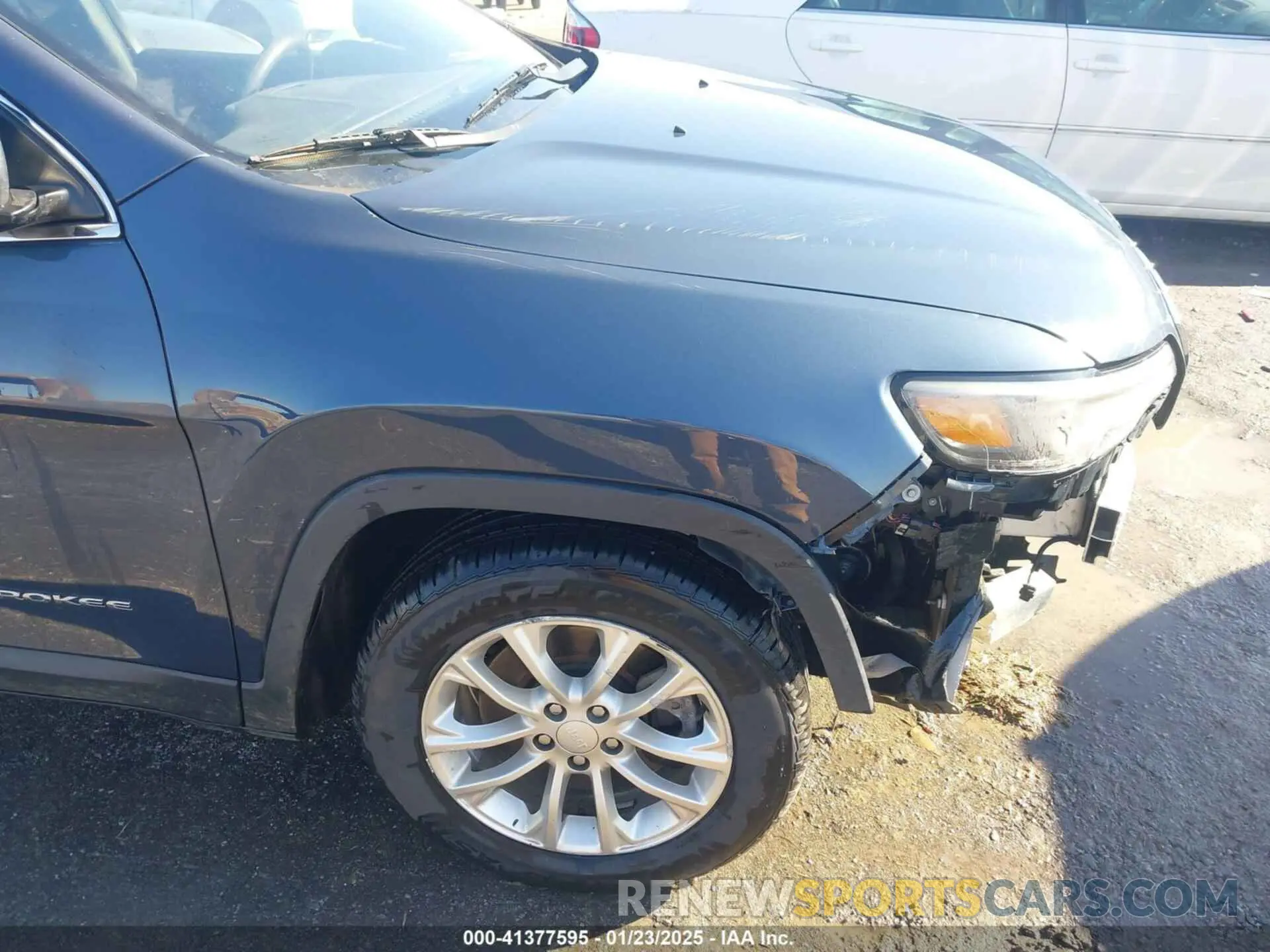 17 Photograph of a damaged car 1C4PJLCB1KD381721 JEEP CHEROKEE 2019