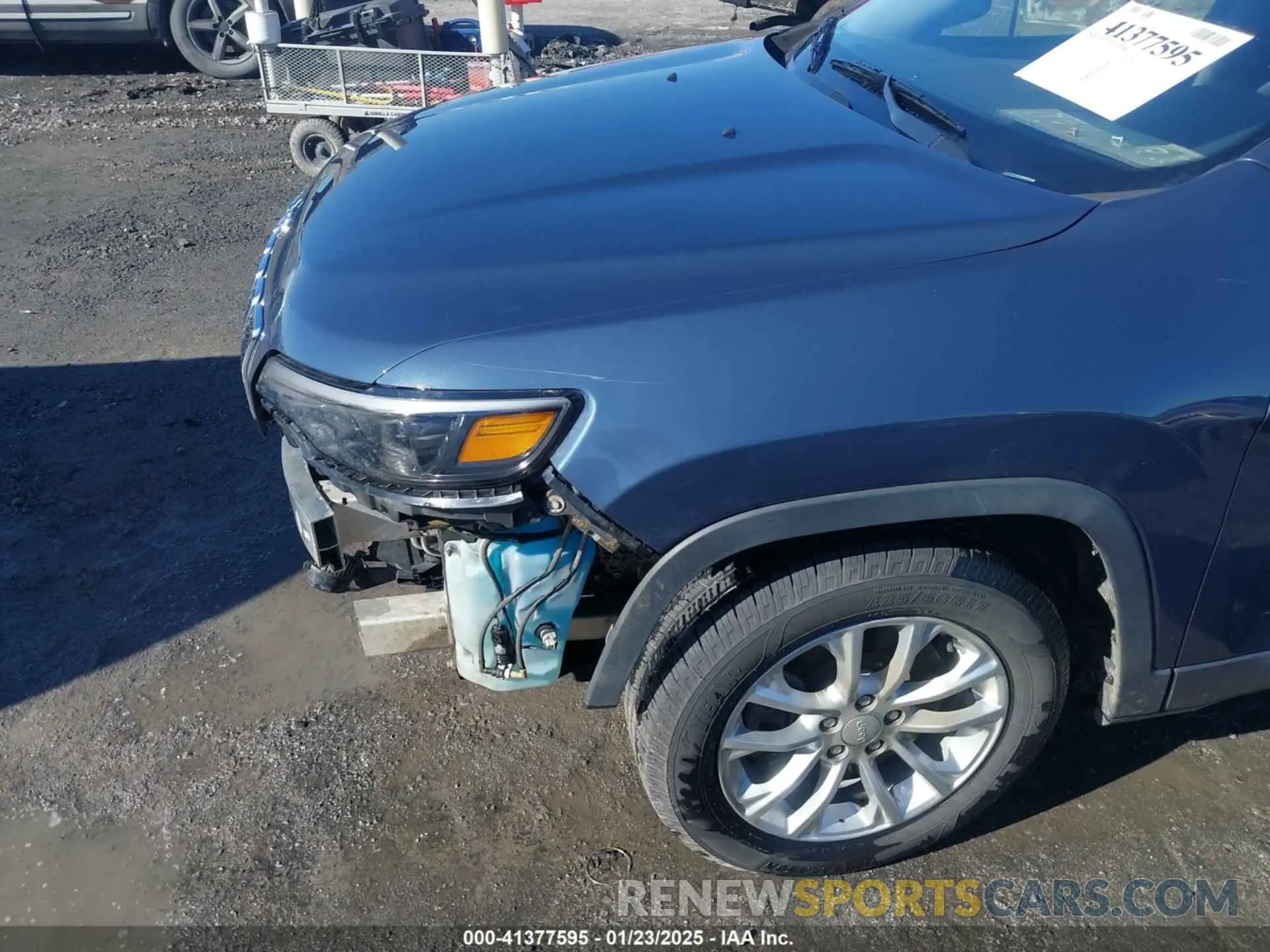 18 Photograph of a damaged car 1C4PJLCB1KD381721 JEEP CHEROKEE 2019