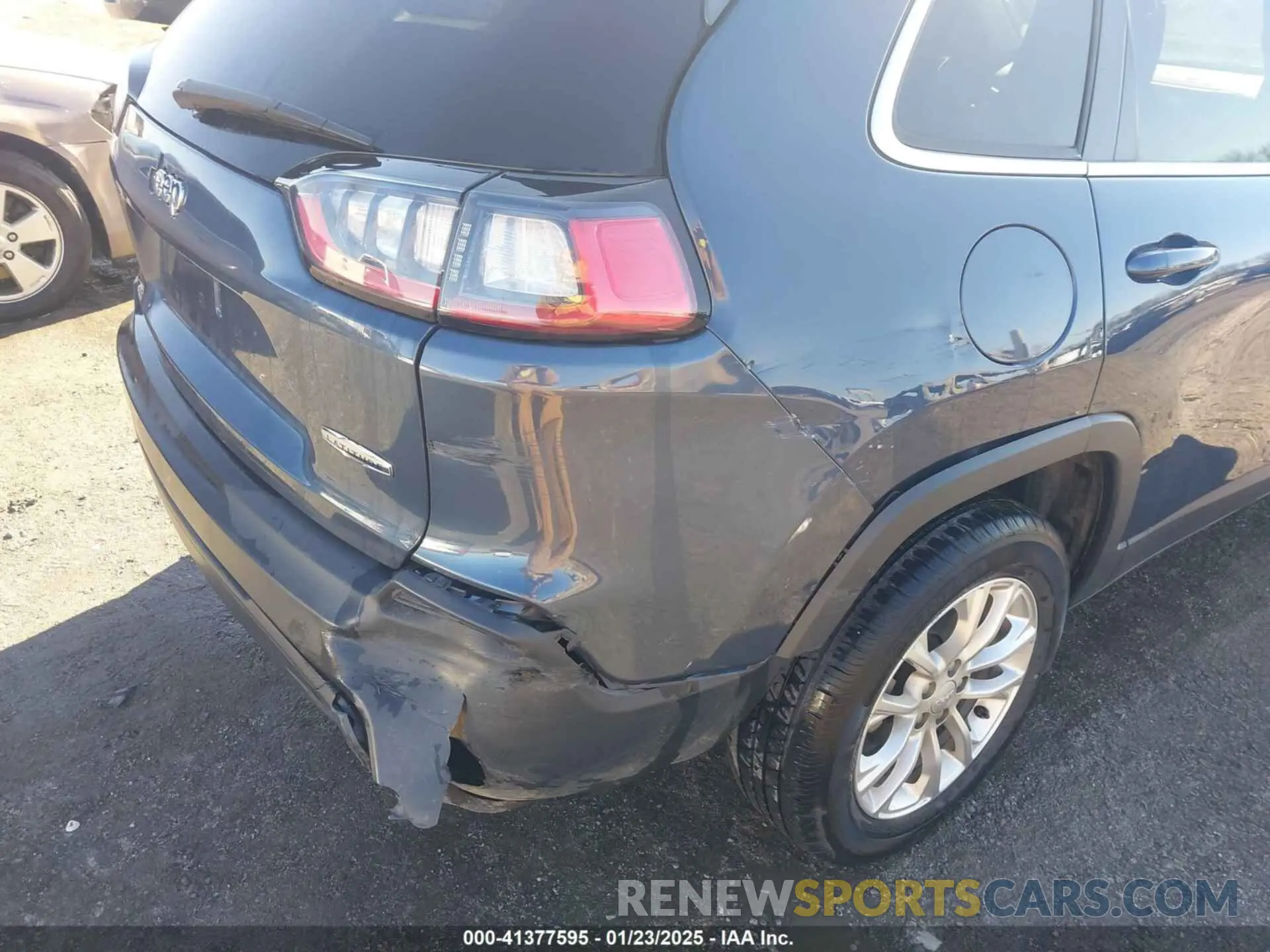 19 Photograph of a damaged car 1C4PJLCB1KD381721 JEEP CHEROKEE 2019