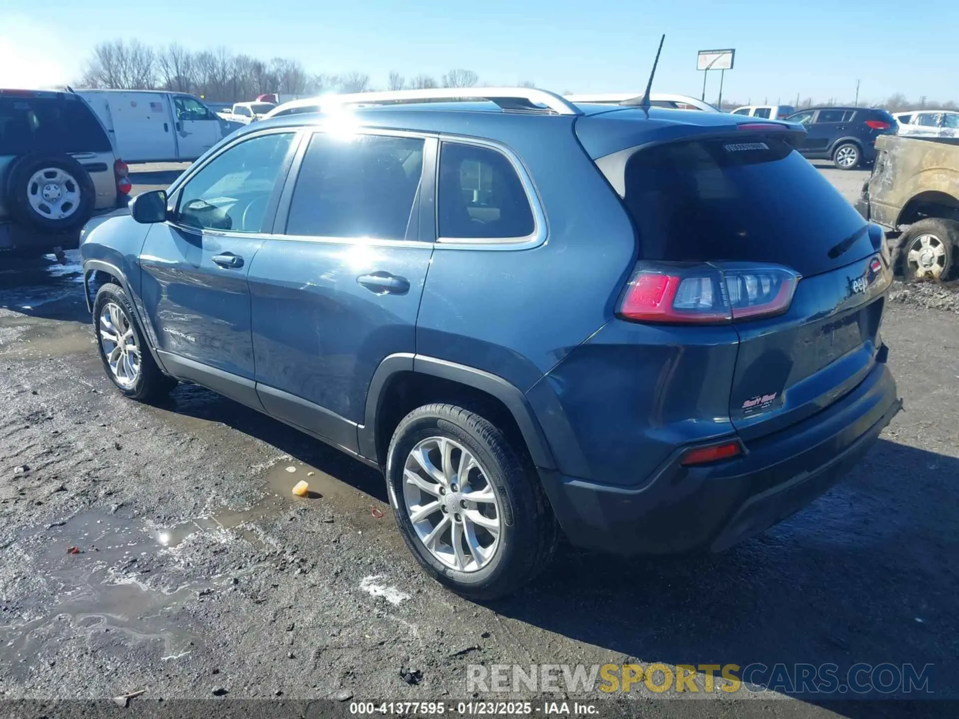 3 Photograph of a damaged car 1C4PJLCB1KD381721 JEEP CHEROKEE 2019