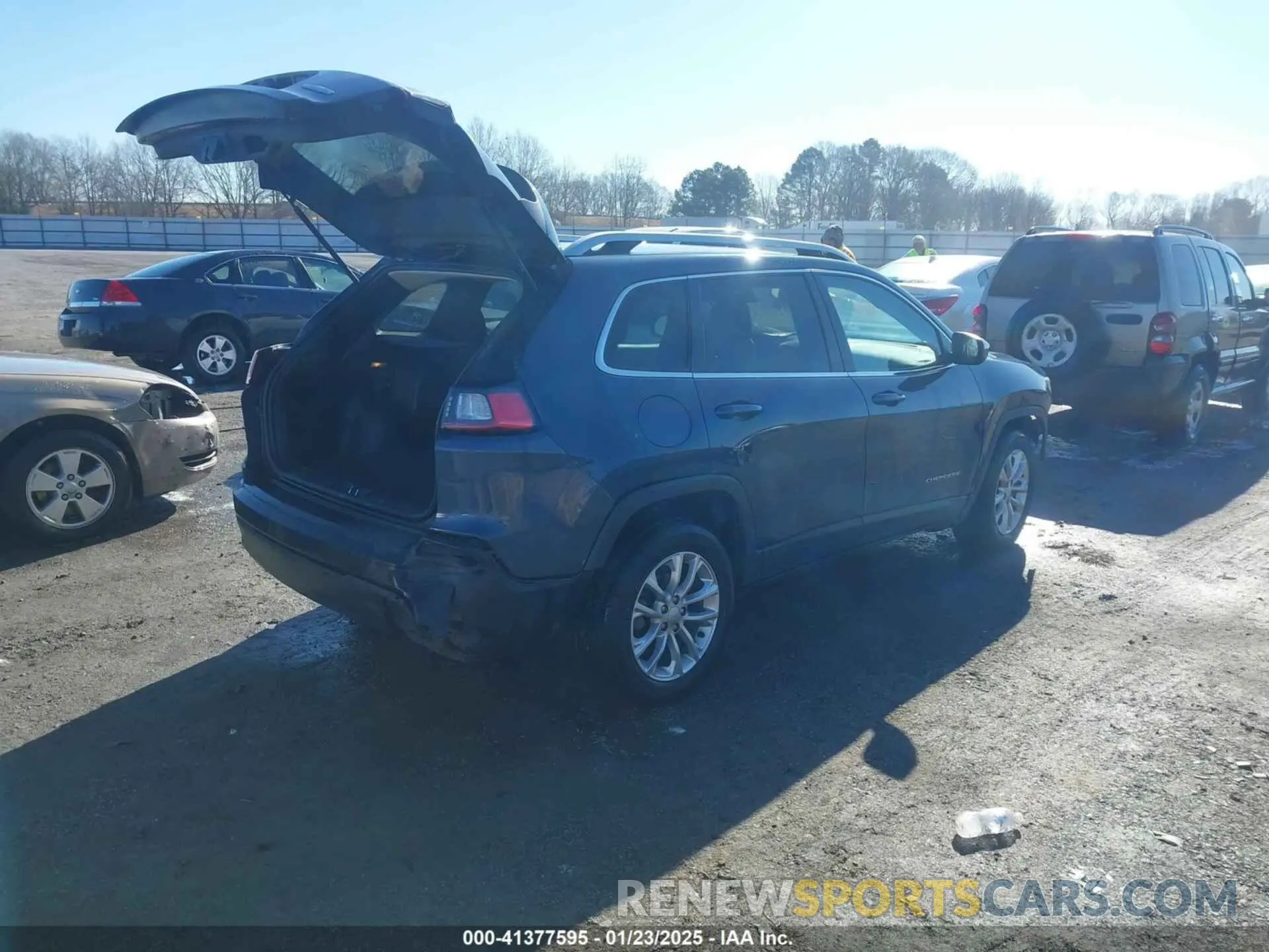 4 Photograph of a damaged car 1C4PJLCB1KD381721 JEEP CHEROKEE 2019