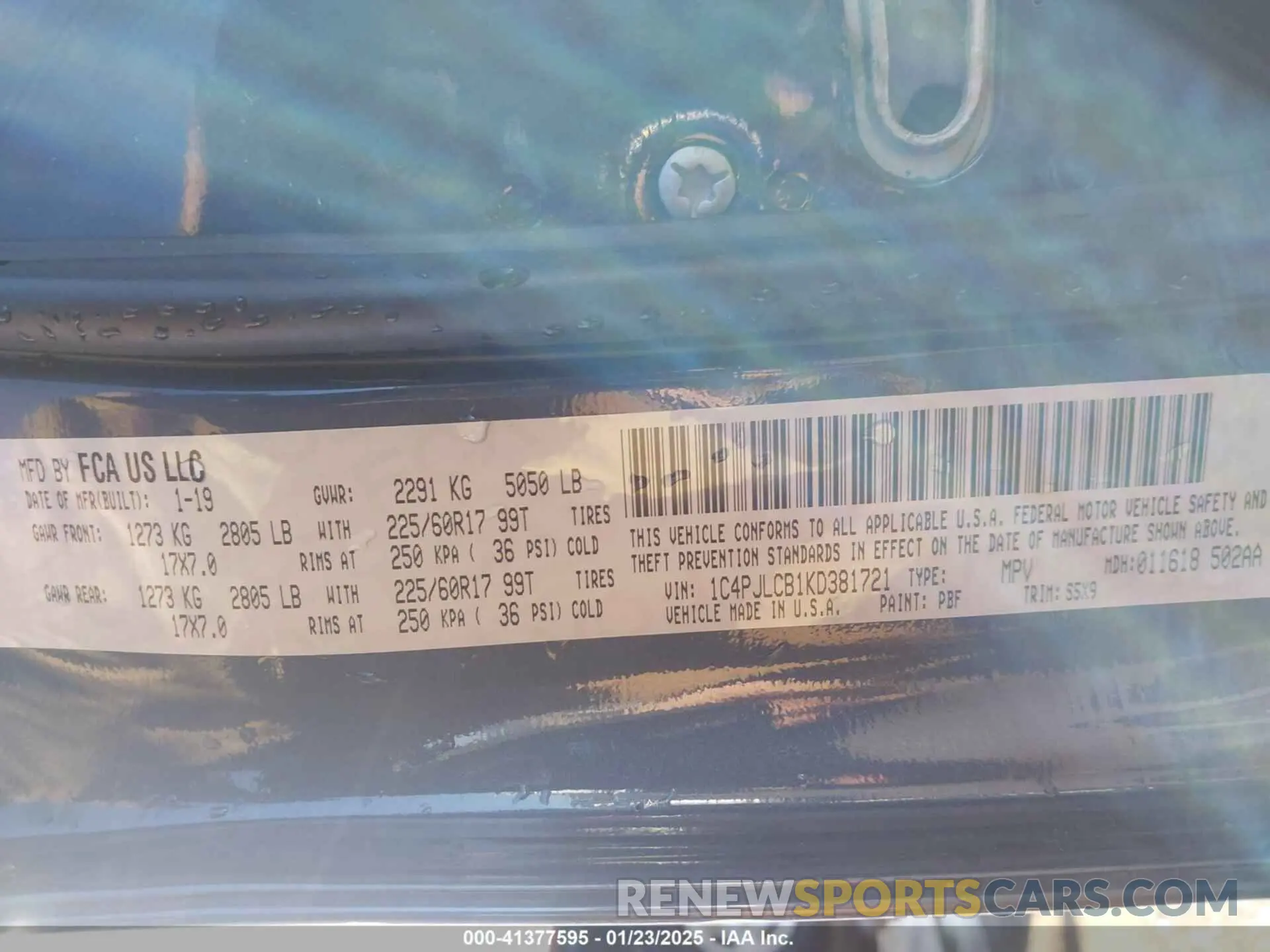 9 Photograph of a damaged car 1C4PJLCB1KD381721 JEEP CHEROKEE 2019