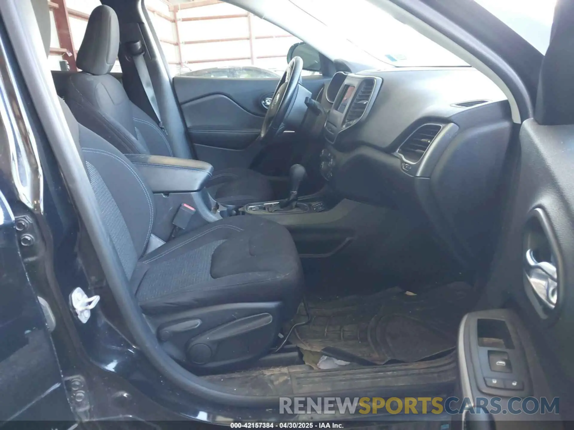 5 Photograph of a damaged car 1C4PJLCB1KD444428 JEEP CHEROKEE 2019
