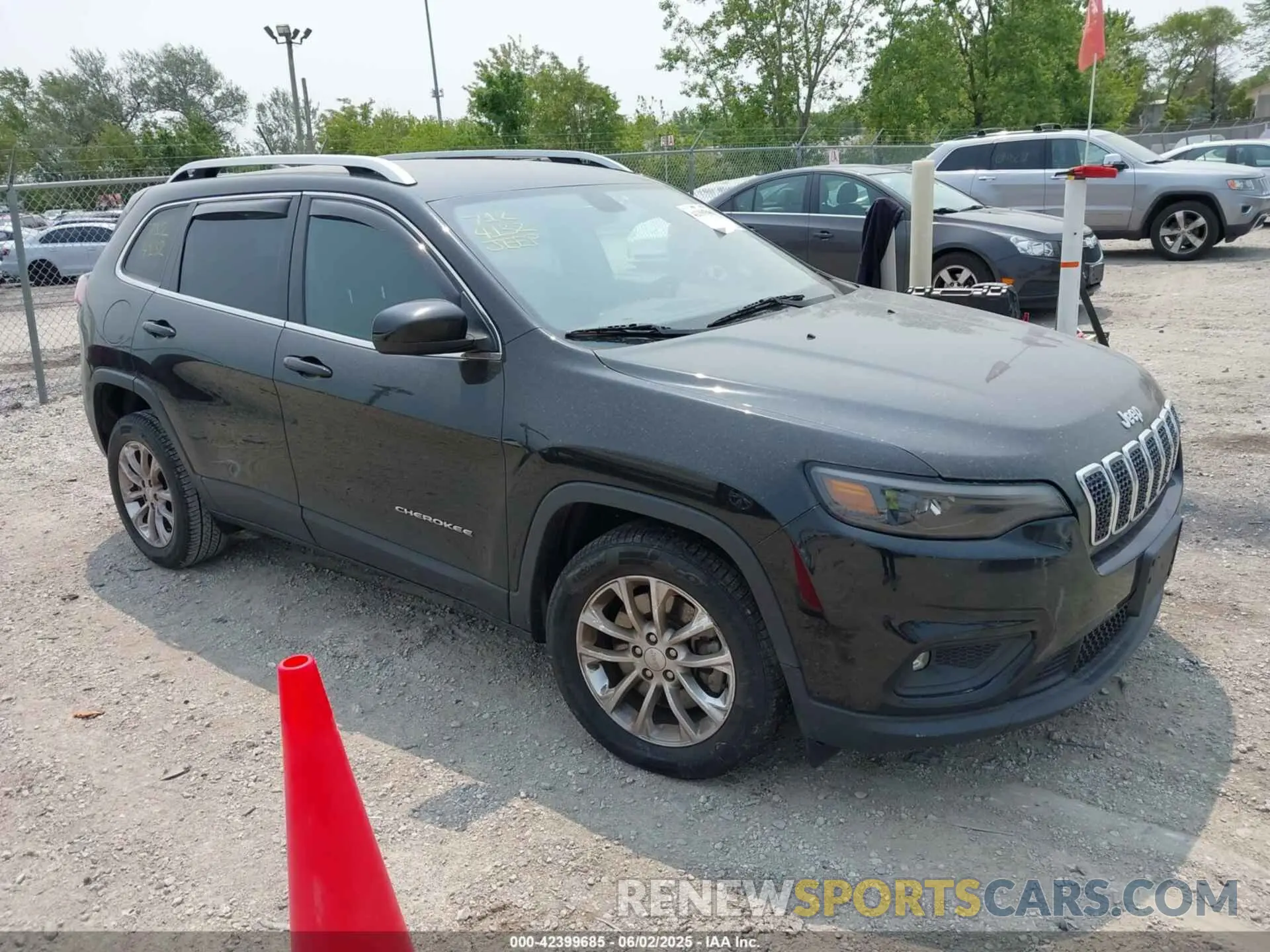 1 Photograph of a damaged car 1C4PJLCB2KD114541 JEEP CHEROKEE 2019