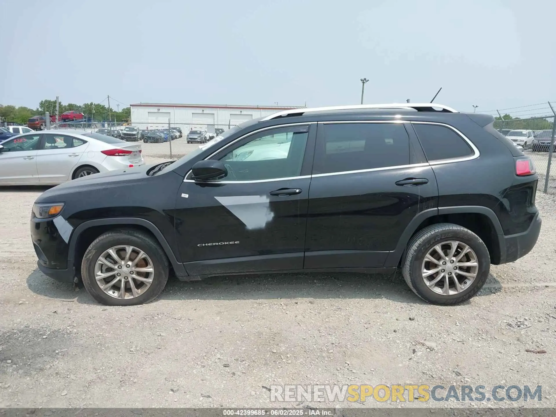 13 Photograph of a damaged car 1C4PJLCB2KD114541 JEEP CHEROKEE 2019
