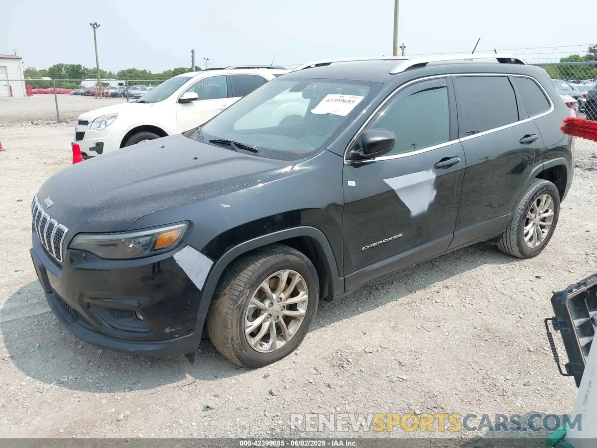 2 Photograph of a damaged car 1C4PJLCB2KD114541 JEEP CHEROKEE 2019