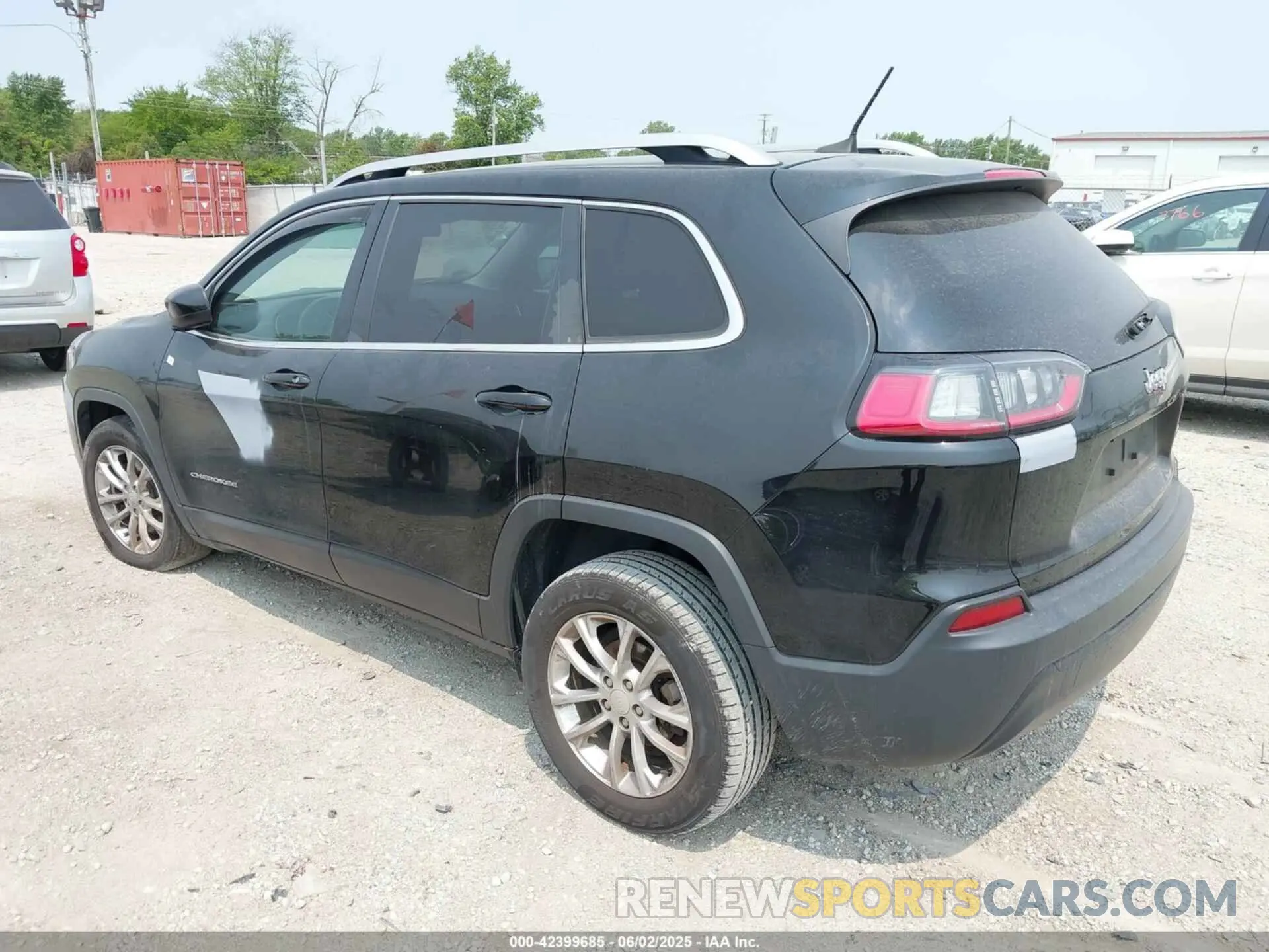 3 Photograph of a damaged car 1C4PJLCB2KD114541 JEEP CHEROKEE 2019