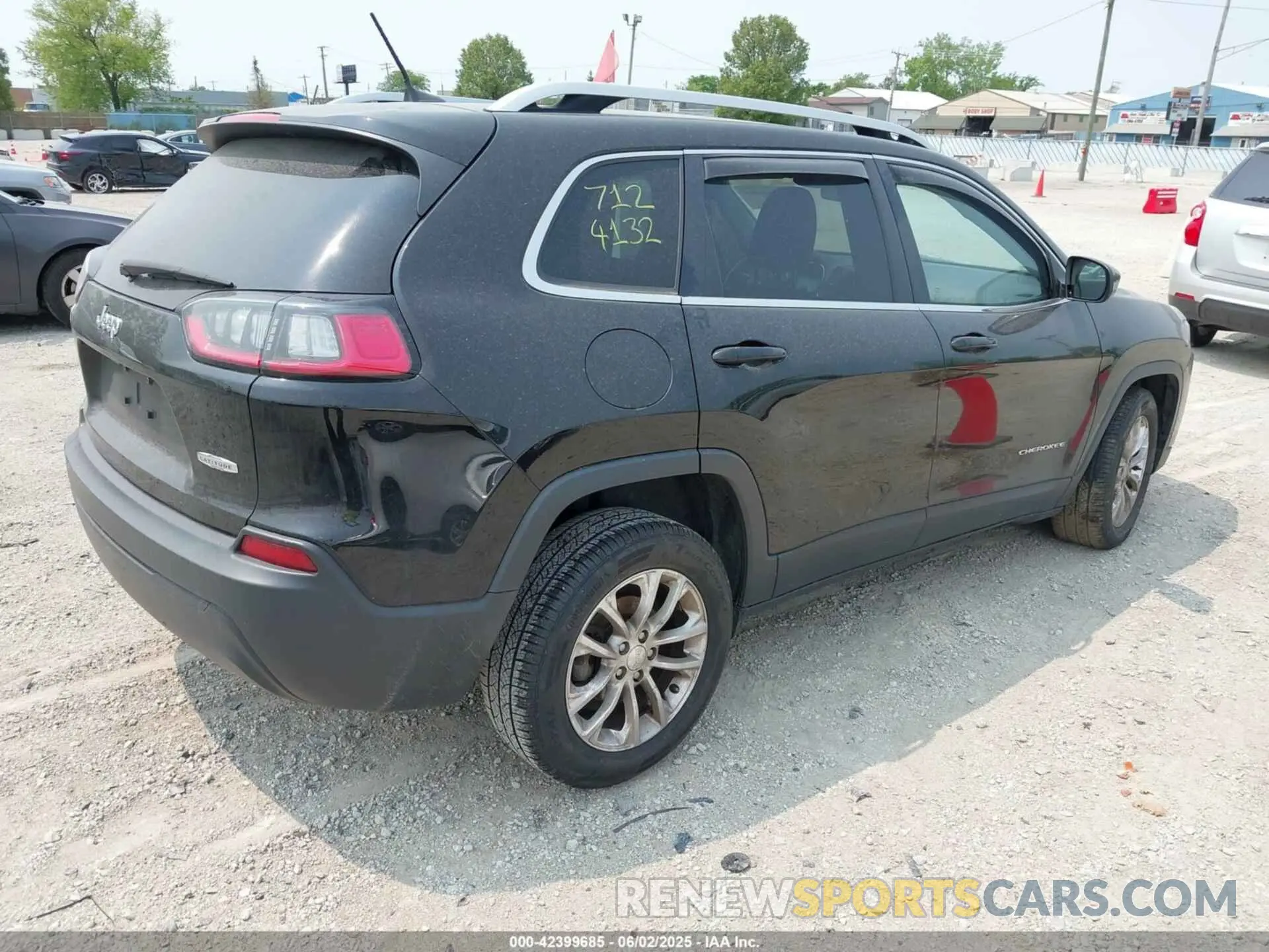 4 Photograph of a damaged car 1C4PJLCB2KD114541 JEEP CHEROKEE 2019