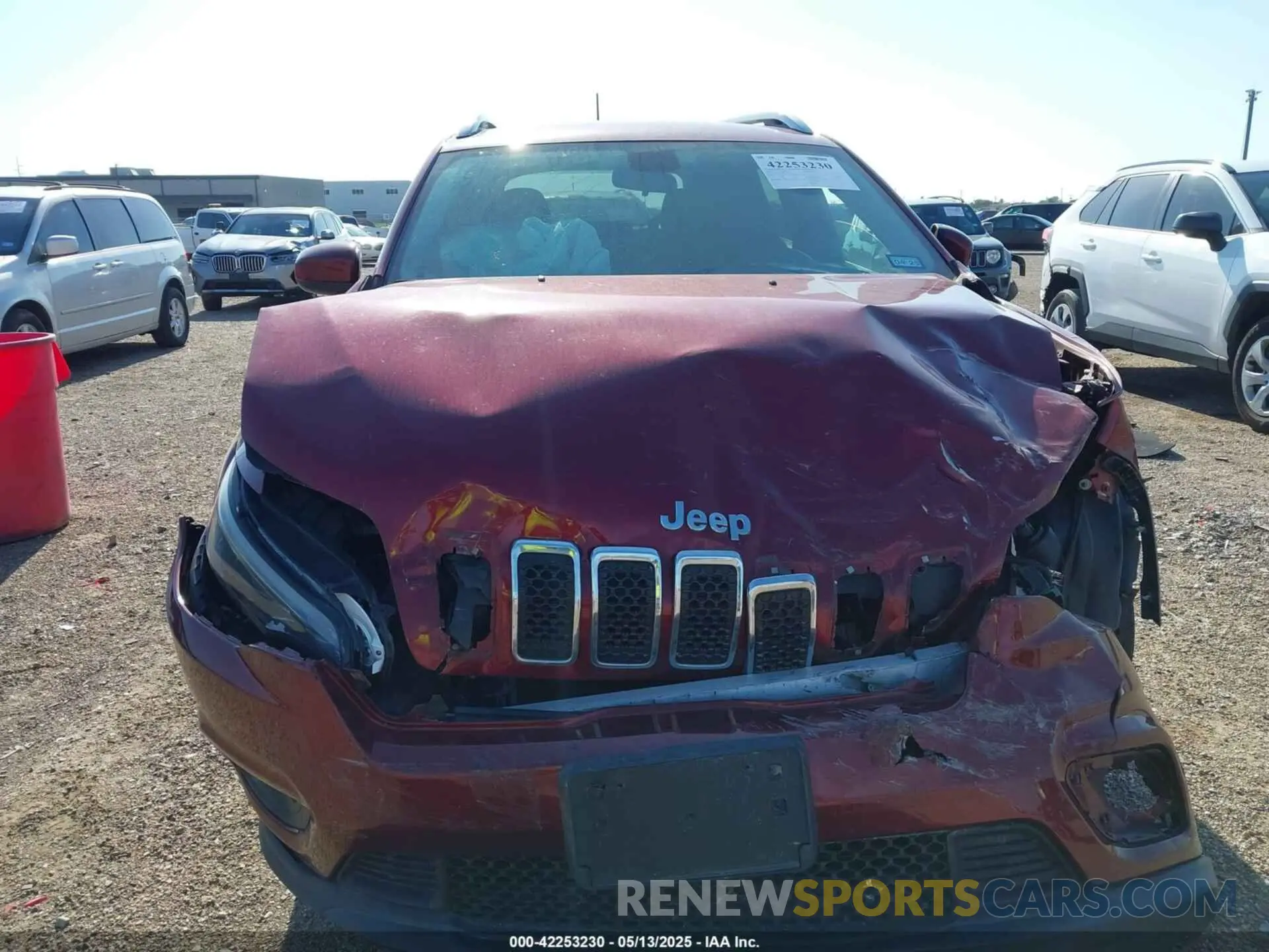 12 Photograph of a damaged car 1C4PJLCB2KD129024 JEEP CHEROKEE 2019
