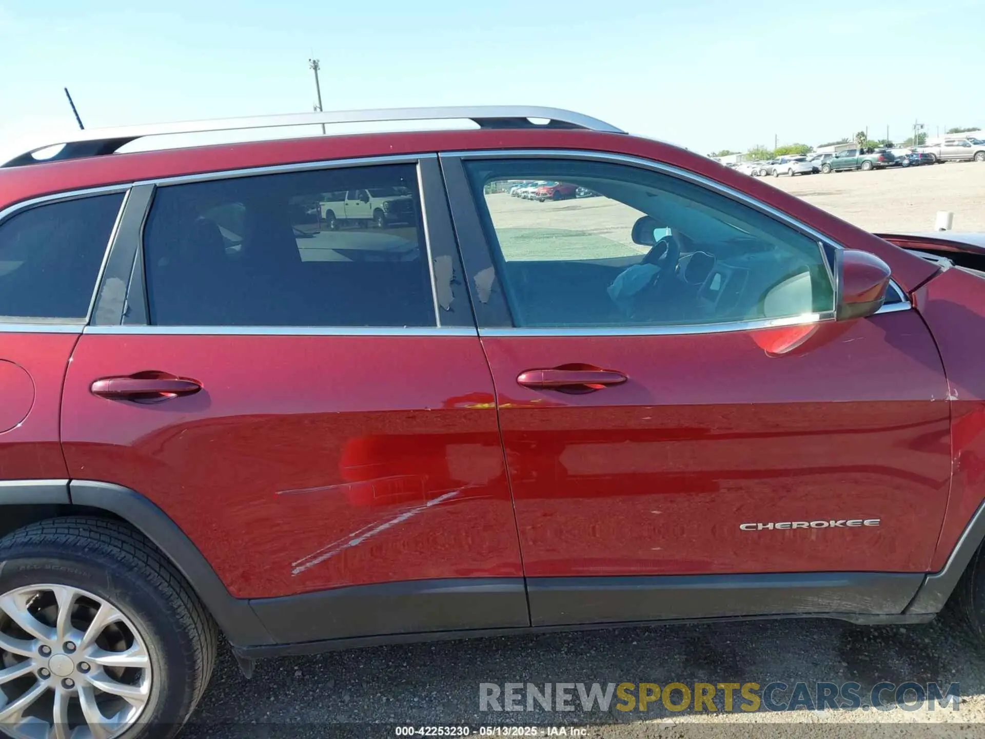 13 Photograph of a damaged car 1C4PJLCB2KD129024 JEEP CHEROKEE 2019