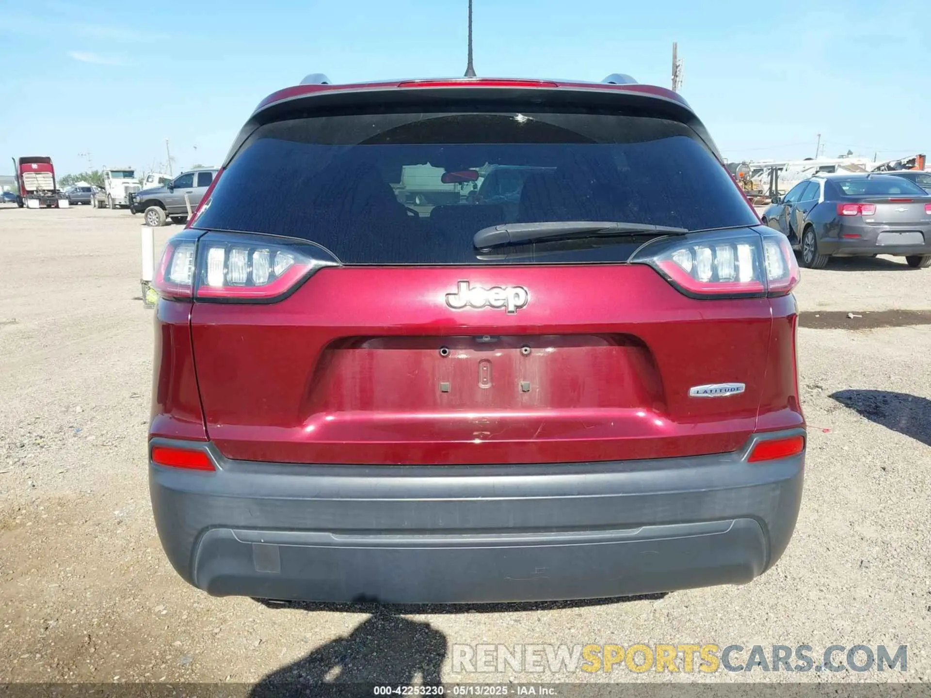 16 Photograph of a damaged car 1C4PJLCB2KD129024 JEEP CHEROKEE 2019