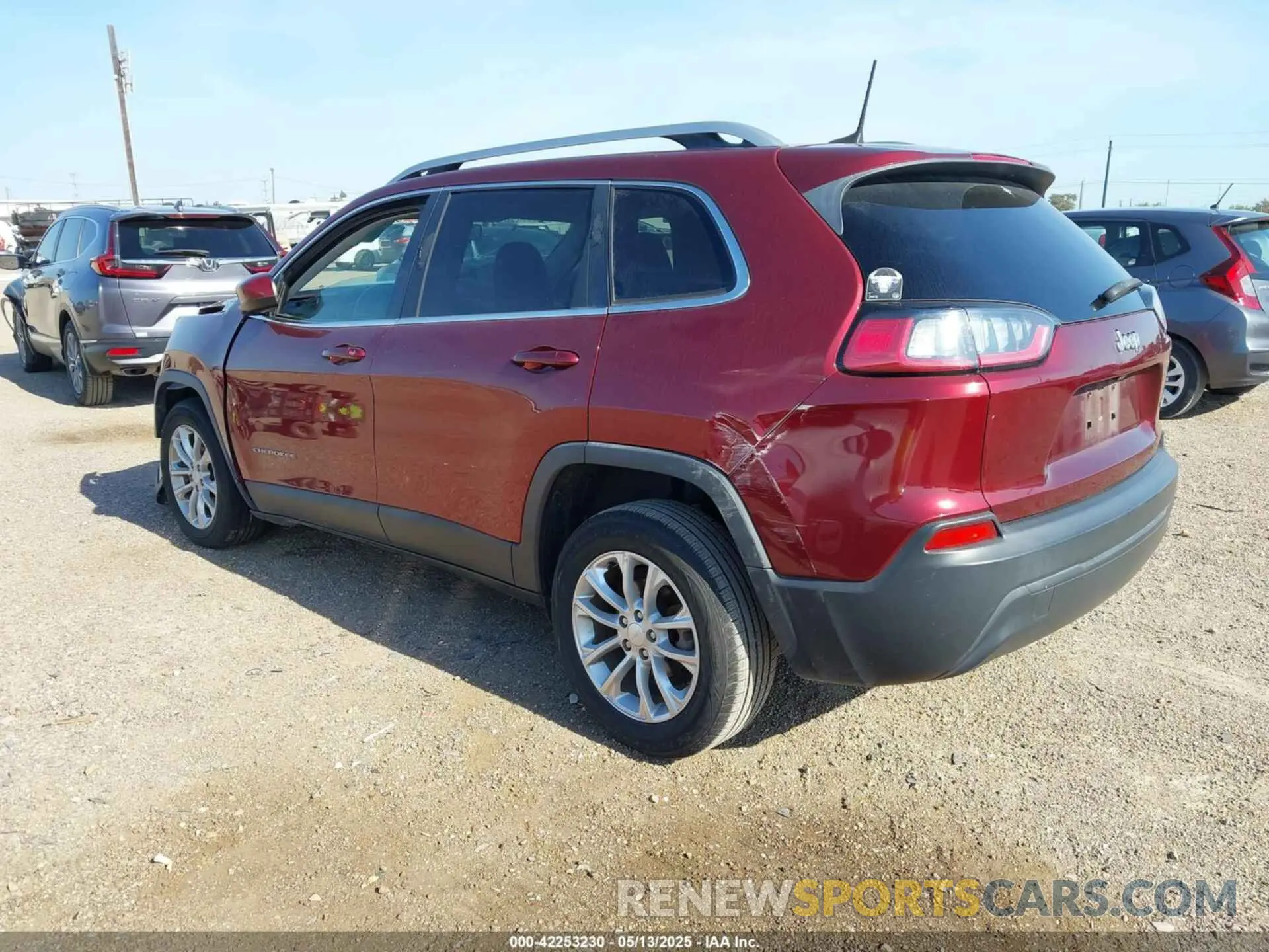3 Photograph of a damaged car 1C4PJLCB2KD129024 JEEP CHEROKEE 2019