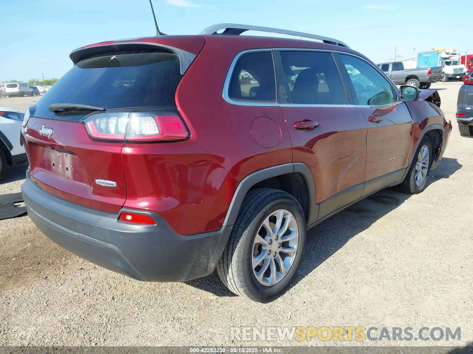 4 Photograph of a damaged car 1C4PJLCB2KD129024 JEEP CHEROKEE 2019