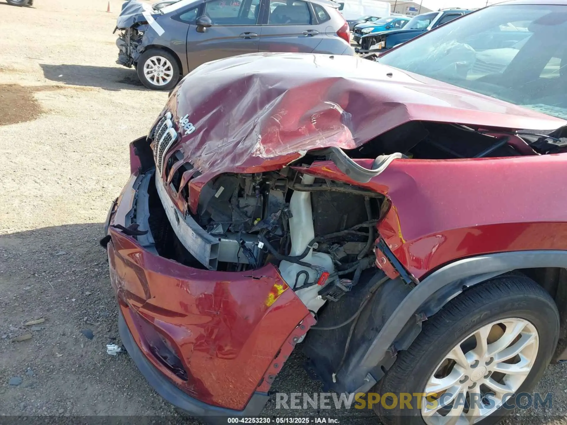 6 Photograph of a damaged car 1C4PJLCB2KD129024 JEEP CHEROKEE 2019