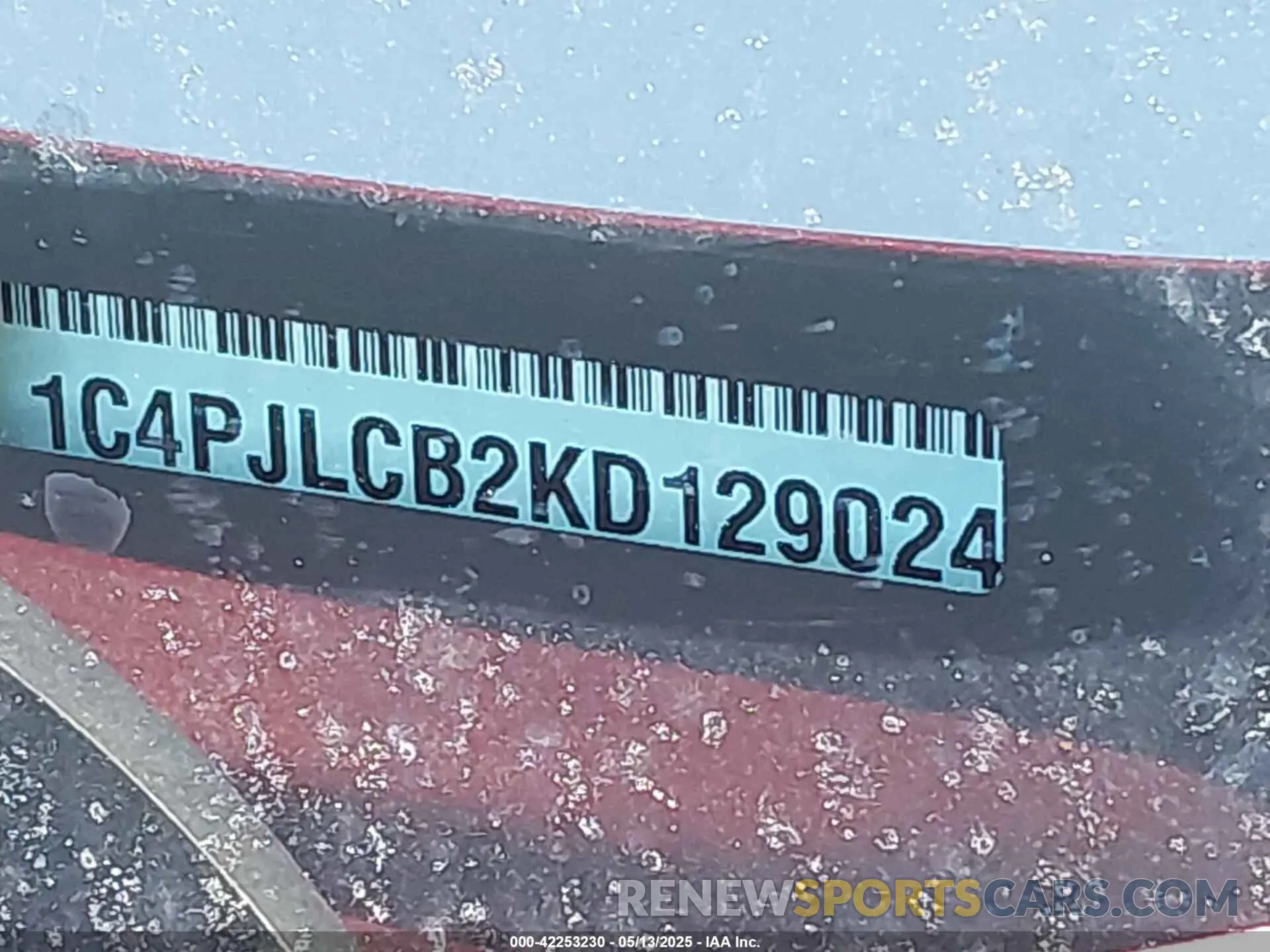 9 Photograph of a damaged car 1C4PJLCB2KD129024 JEEP CHEROKEE 2019