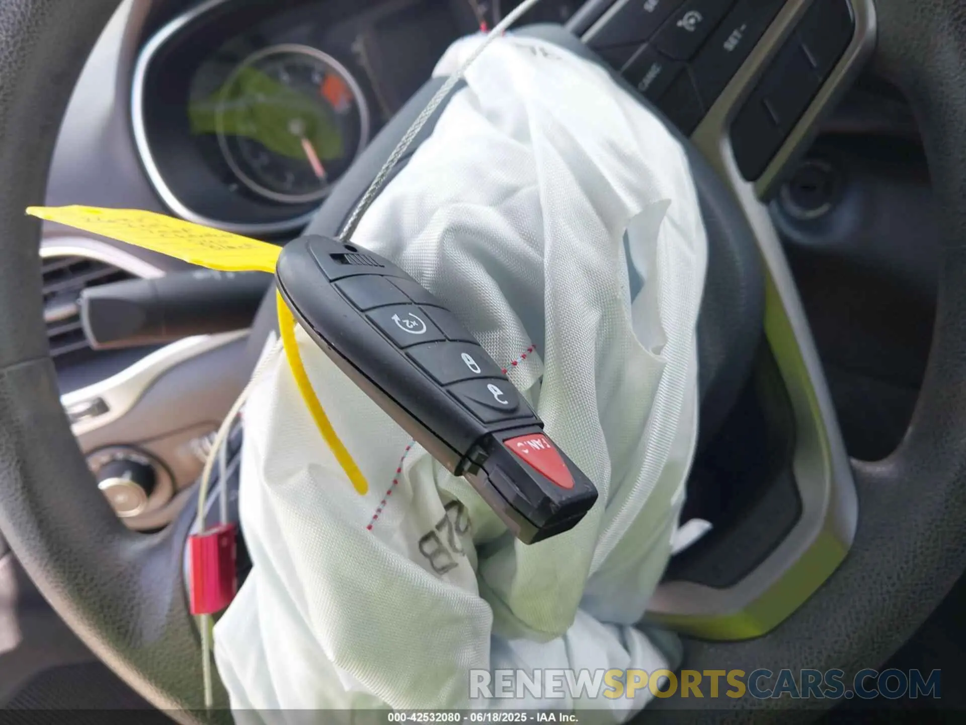 11 Photograph of a damaged car 1C4PJLCB2KD205941 JEEP CHEROKEE 2019