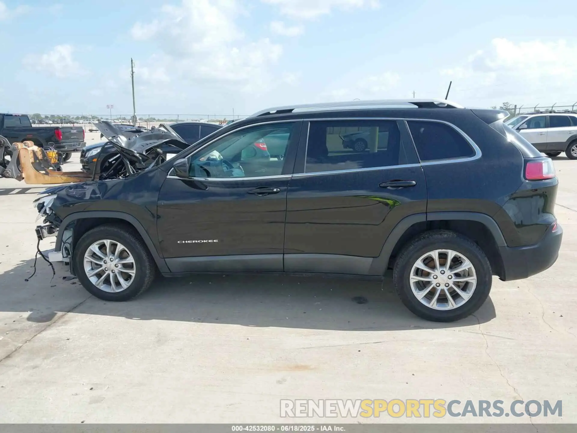 14 Photograph of a damaged car 1C4PJLCB2KD205941 JEEP CHEROKEE 2019