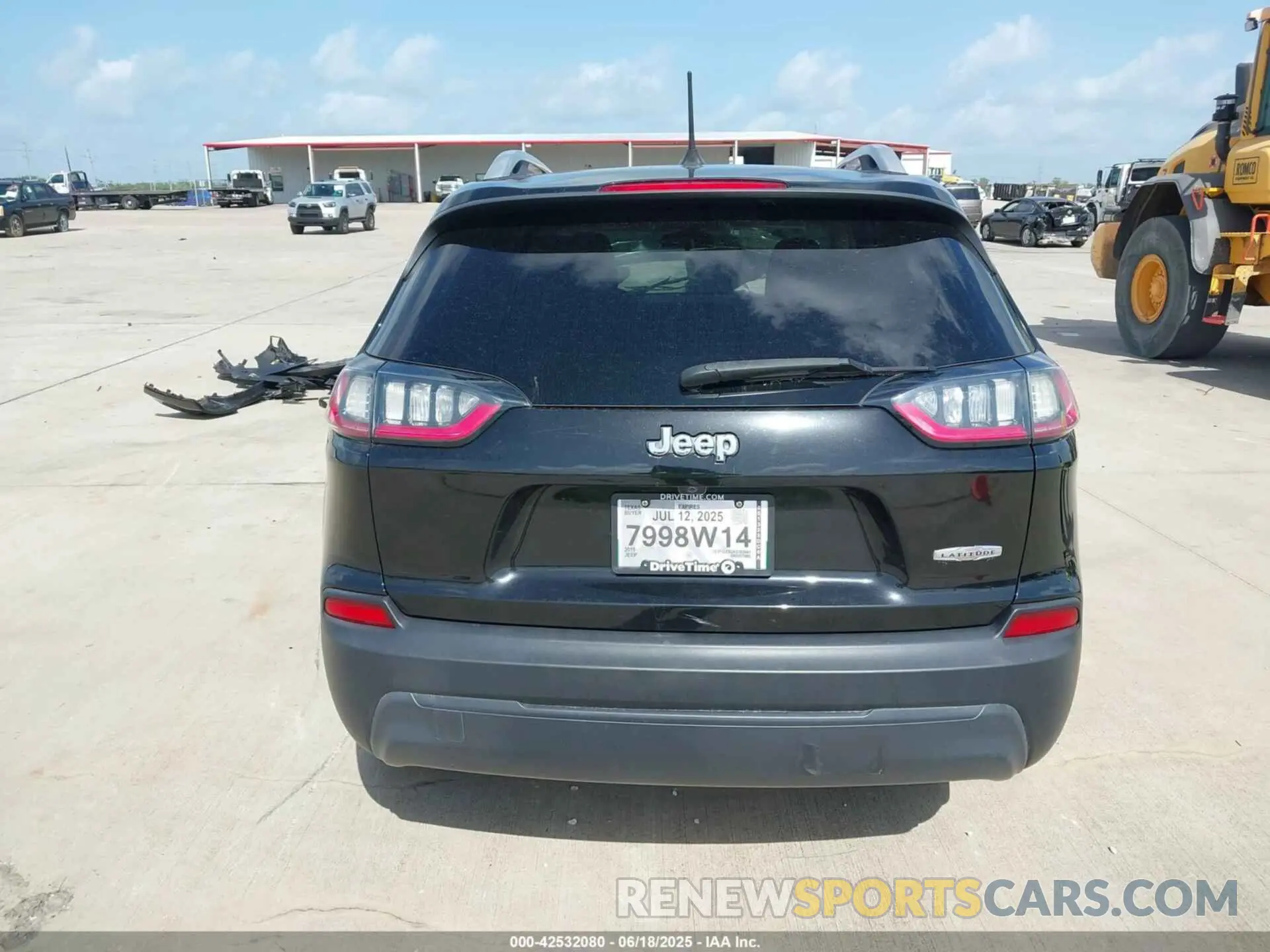 16 Photograph of a damaged car 1C4PJLCB2KD205941 JEEP CHEROKEE 2019