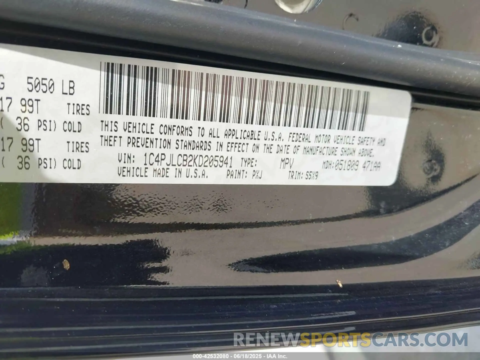 9 Photograph of a damaged car 1C4PJLCB2KD205941 JEEP CHEROKEE 2019