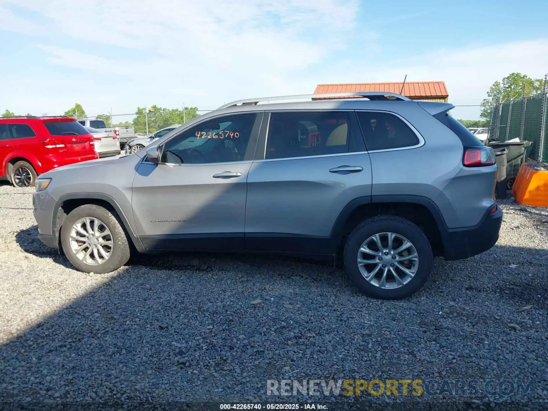 14 Photograph of a damaged car 1C4PJLCB2KD285726 JEEP CHEROKEE 2019