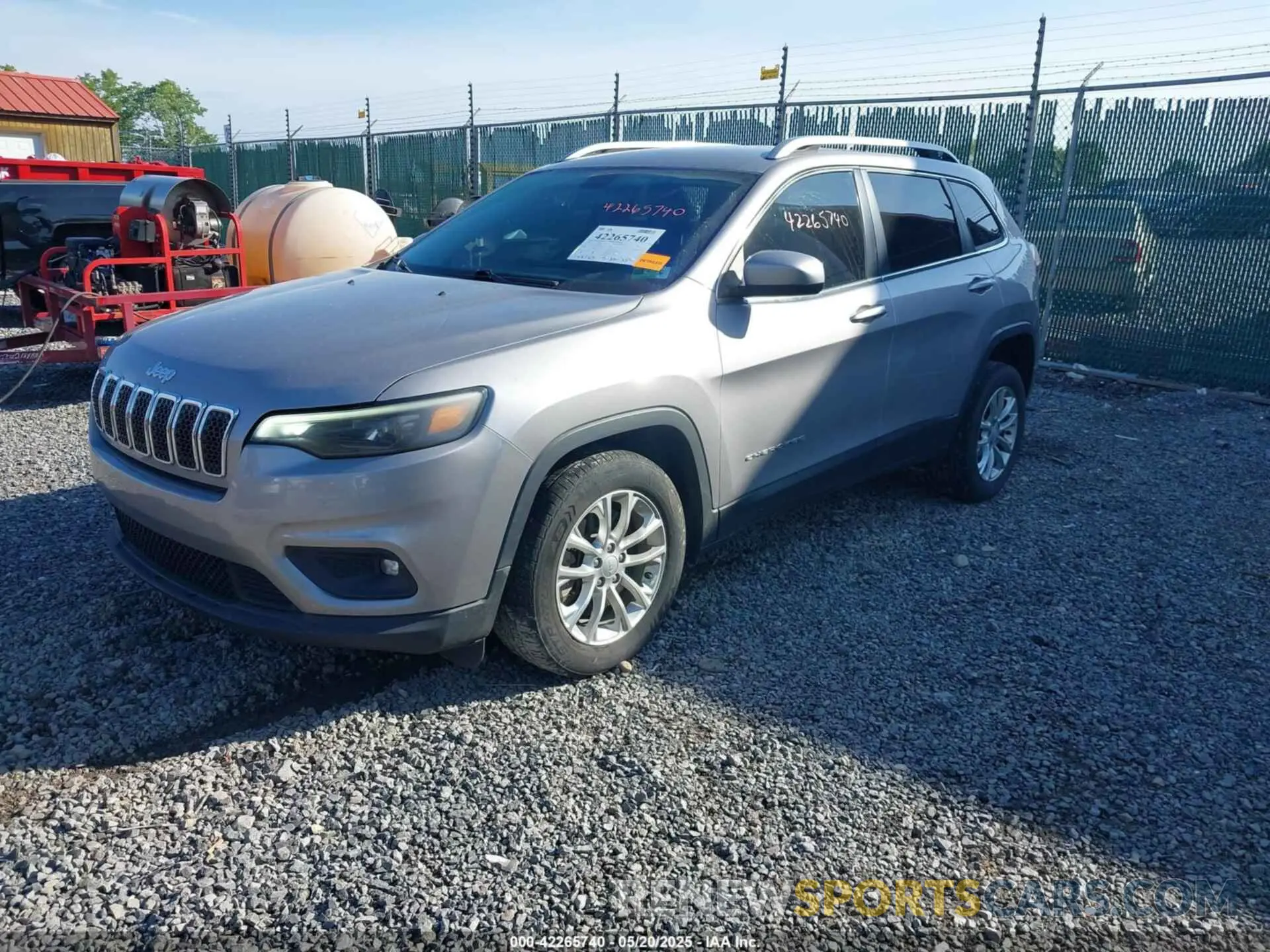 2 Photograph of a damaged car 1C4PJLCB2KD285726 JEEP CHEROKEE 2019