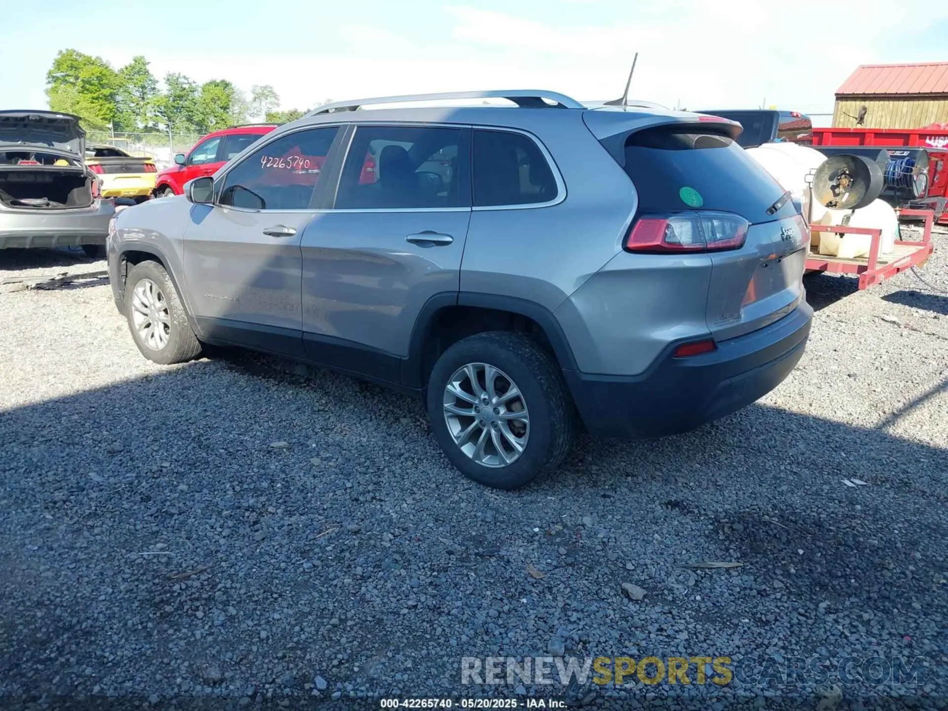 3 Photograph of a damaged car 1C4PJLCB2KD285726 JEEP CHEROKEE 2019