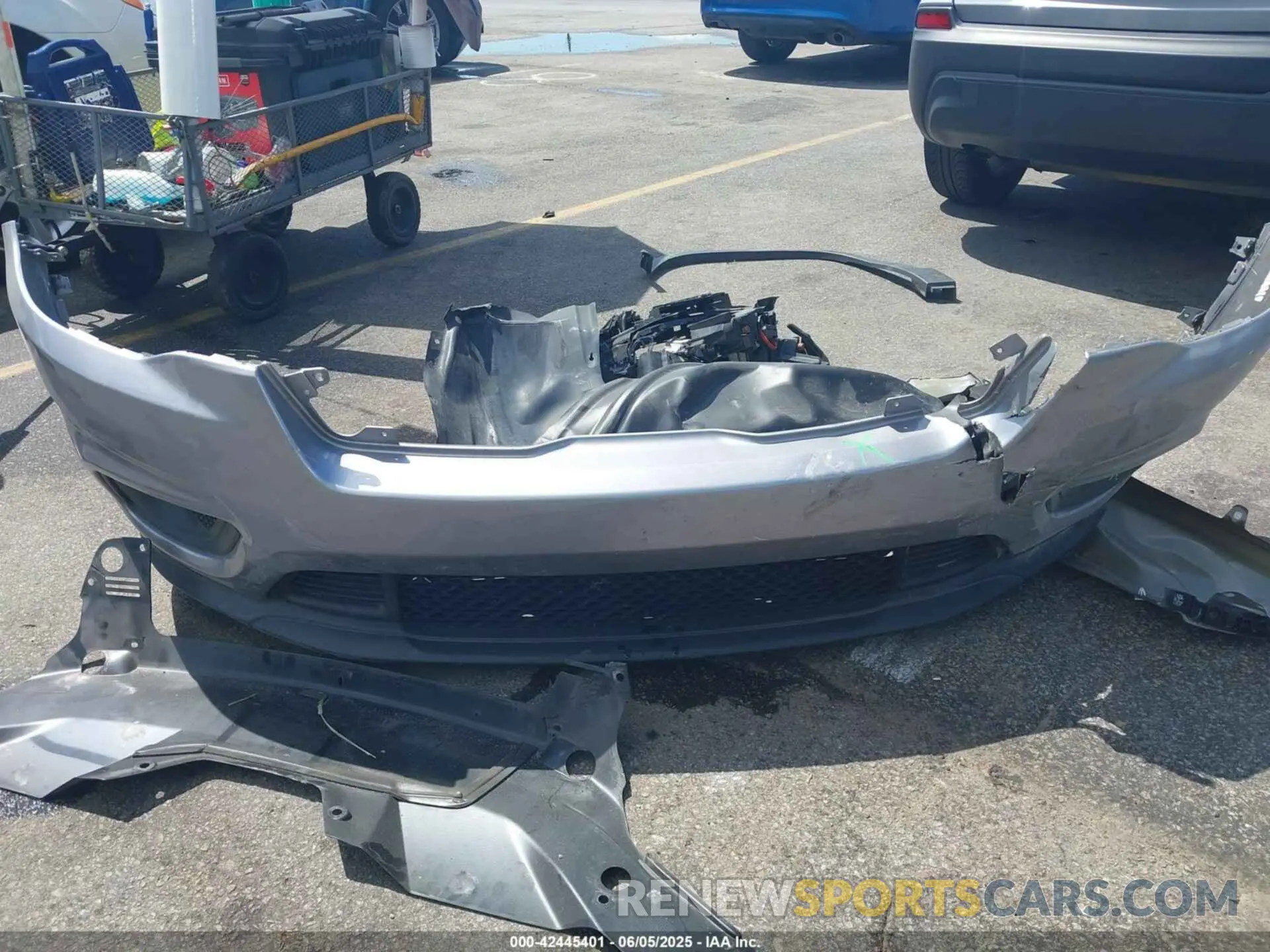 12 Photograph of a damaged car 1C4PJLCB2KD325965 JEEP CHEROKEE 2019