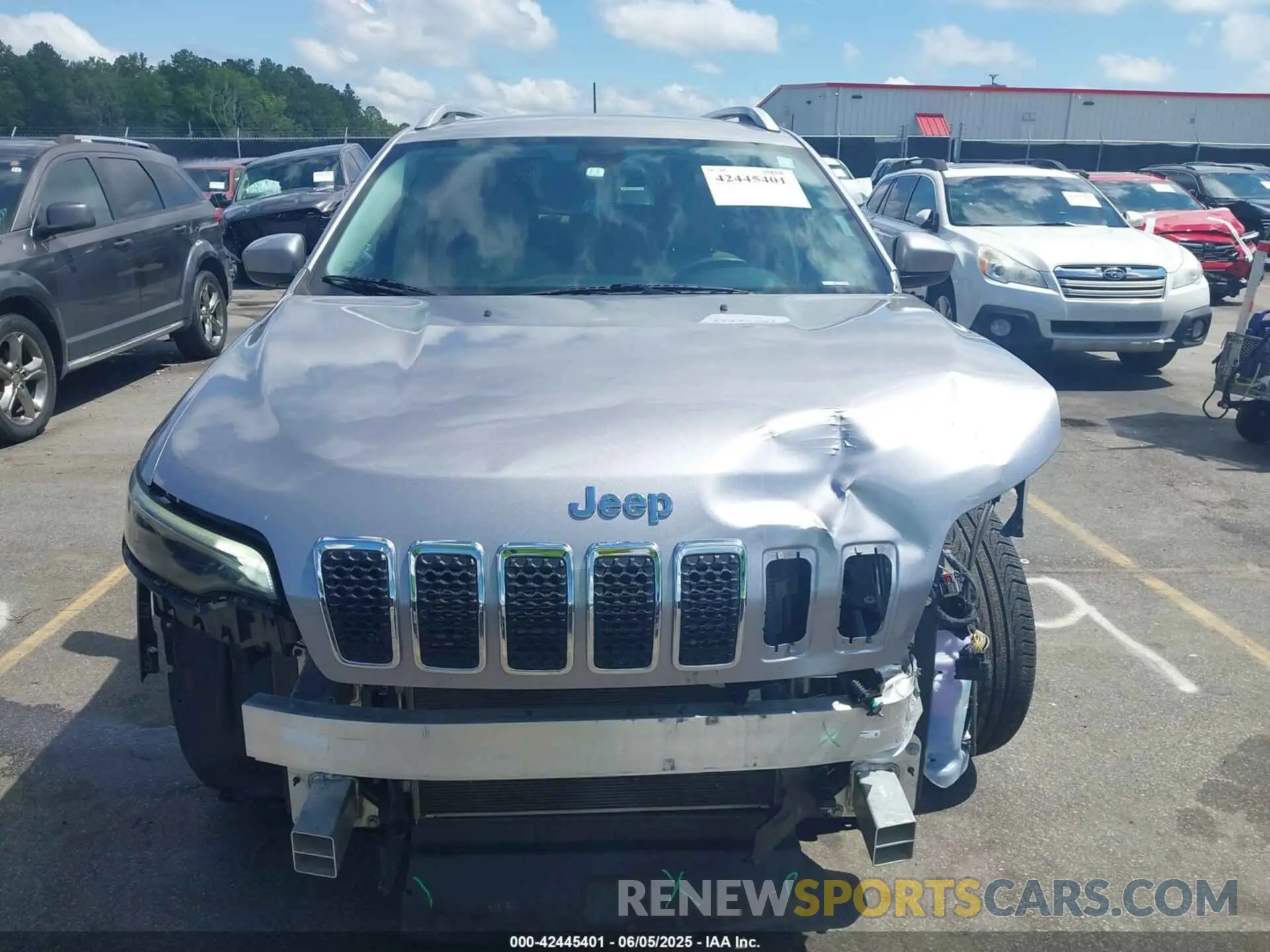 13 Photograph of a damaged car 1C4PJLCB2KD325965 JEEP CHEROKEE 2019