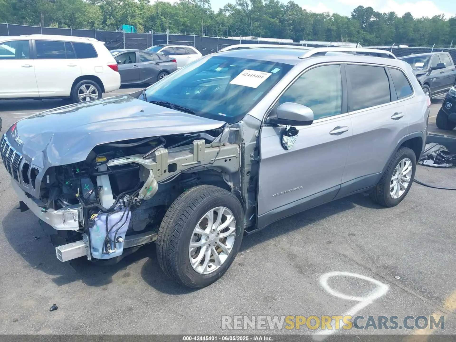 2 Photograph of a damaged car 1C4PJLCB2KD325965 JEEP CHEROKEE 2019