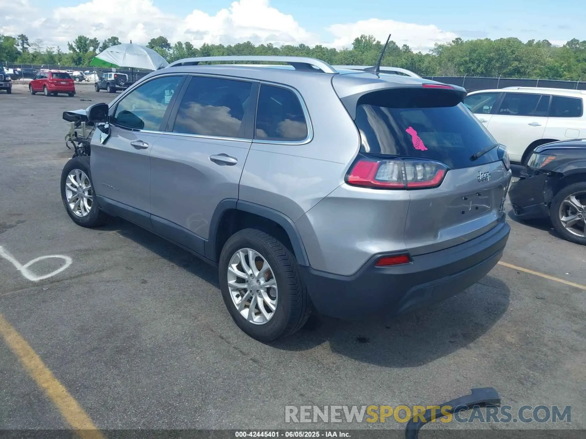 3 Photograph of a damaged car 1C4PJLCB2KD325965 JEEP CHEROKEE 2019