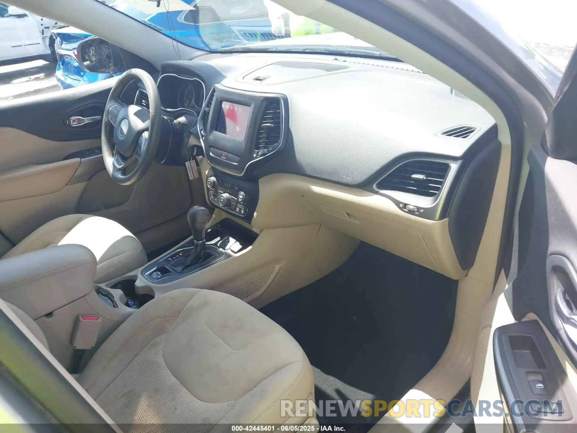 5 Photograph of a damaged car 1C4PJLCB2KD325965 JEEP CHEROKEE 2019