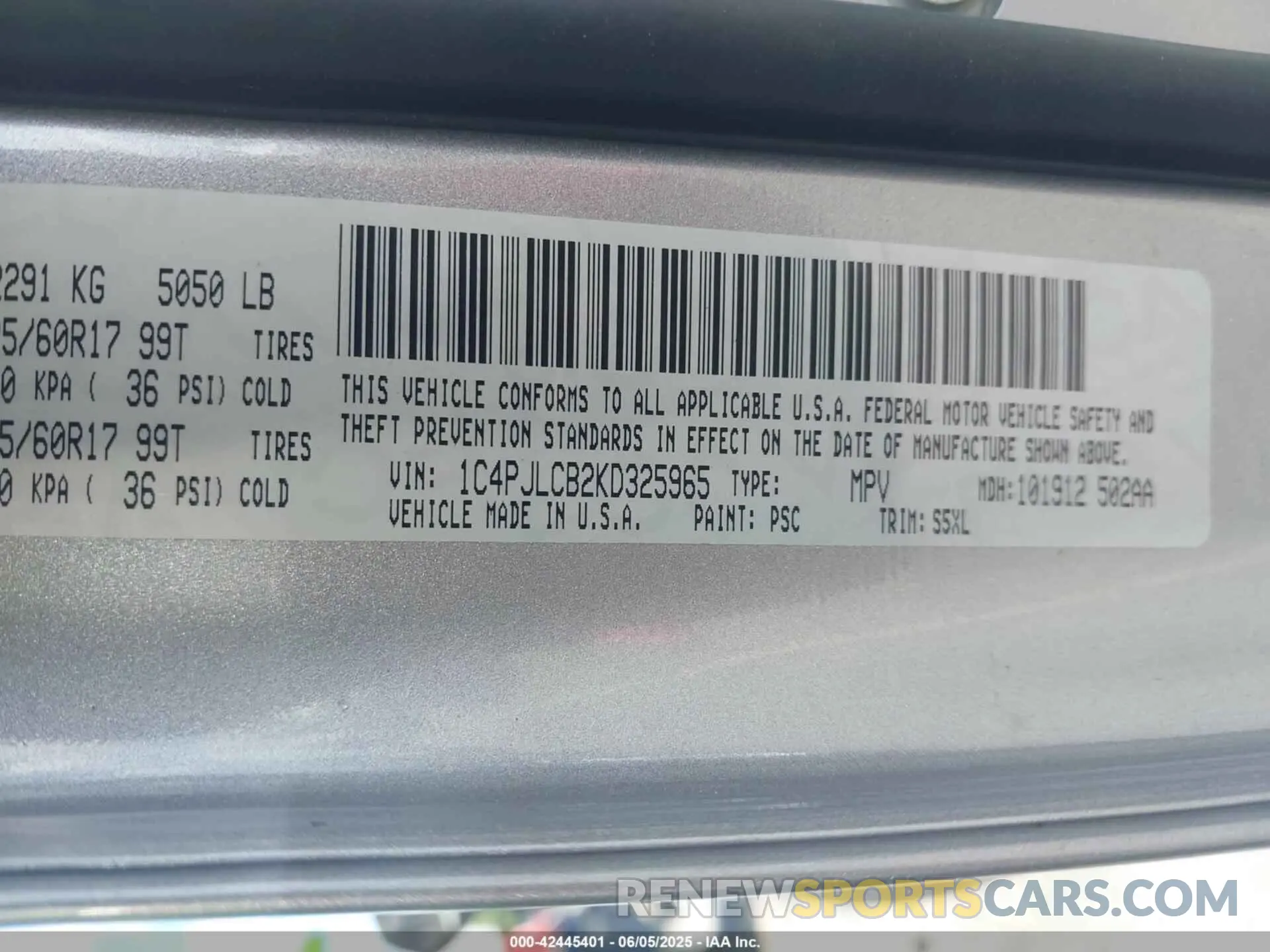 9 Photograph of a damaged car 1C4PJLCB2KD325965 JEEP CHEROKEE 2019