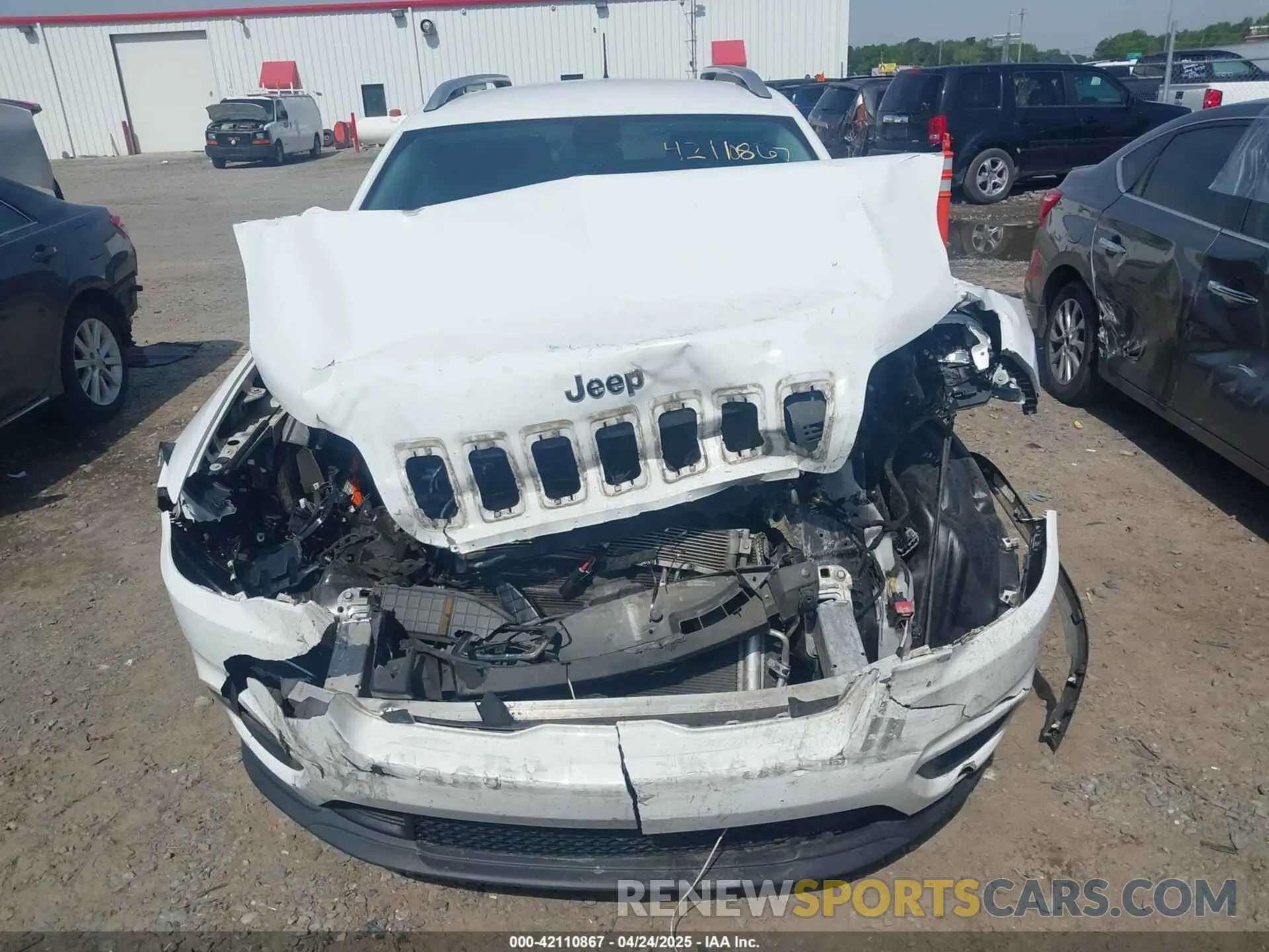 12 Photograph of a damaged car 1C4PJLCB2KD340580 JEEP CHEROKEE 2019