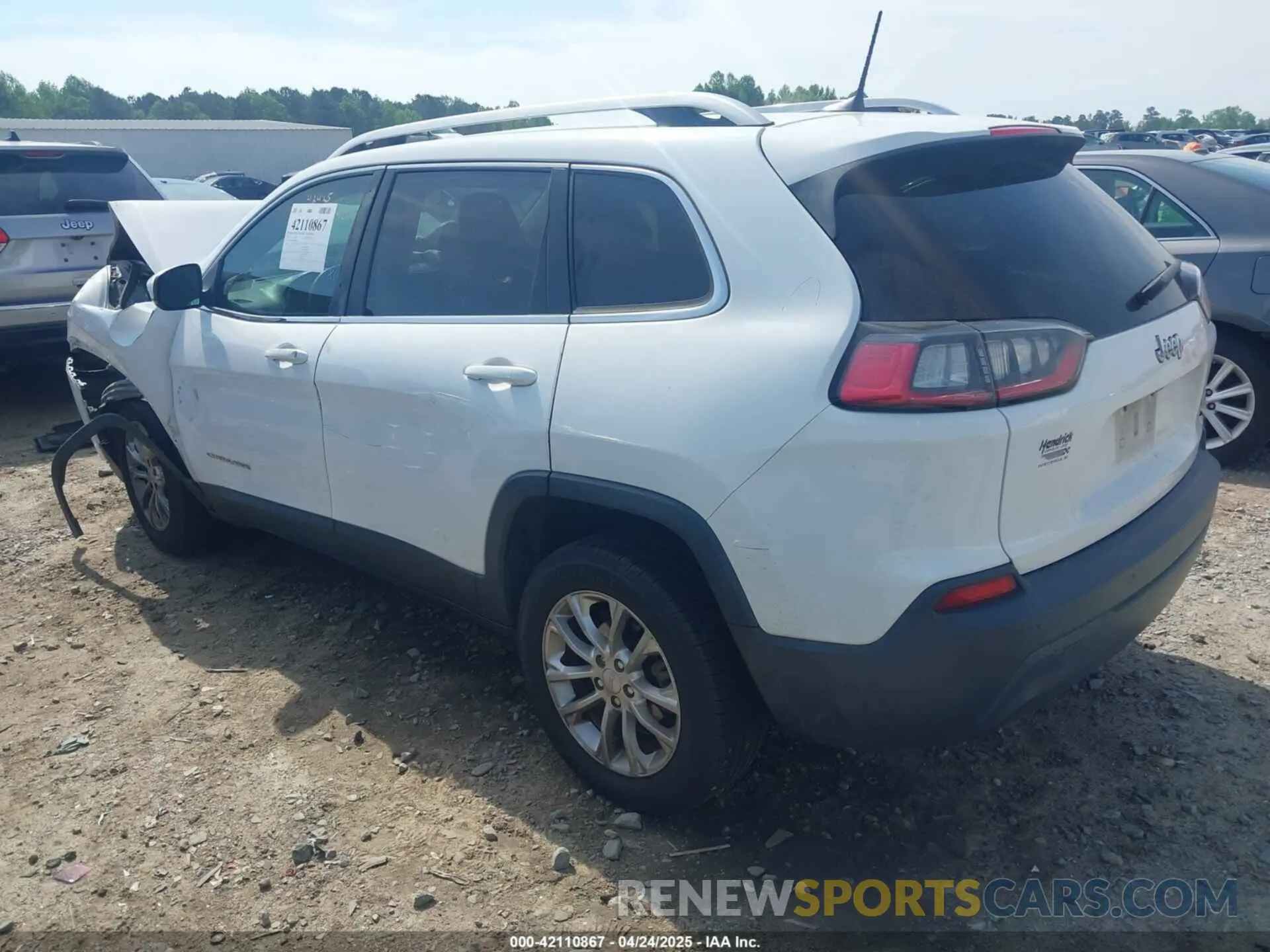 3 Photograph of a damaged car 1C4PJLCB2KD340580 JEEP CHEROKEE 2019
