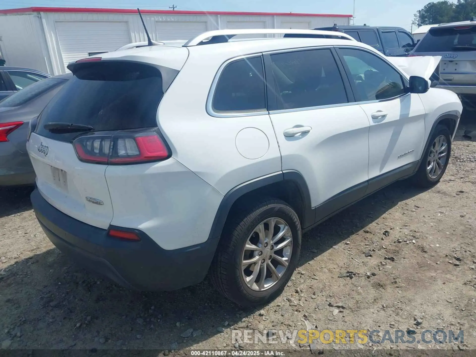 4 Photograph of a damaged car 1C4PJLCB2KD340580 JEEP CHEROKEE 2019