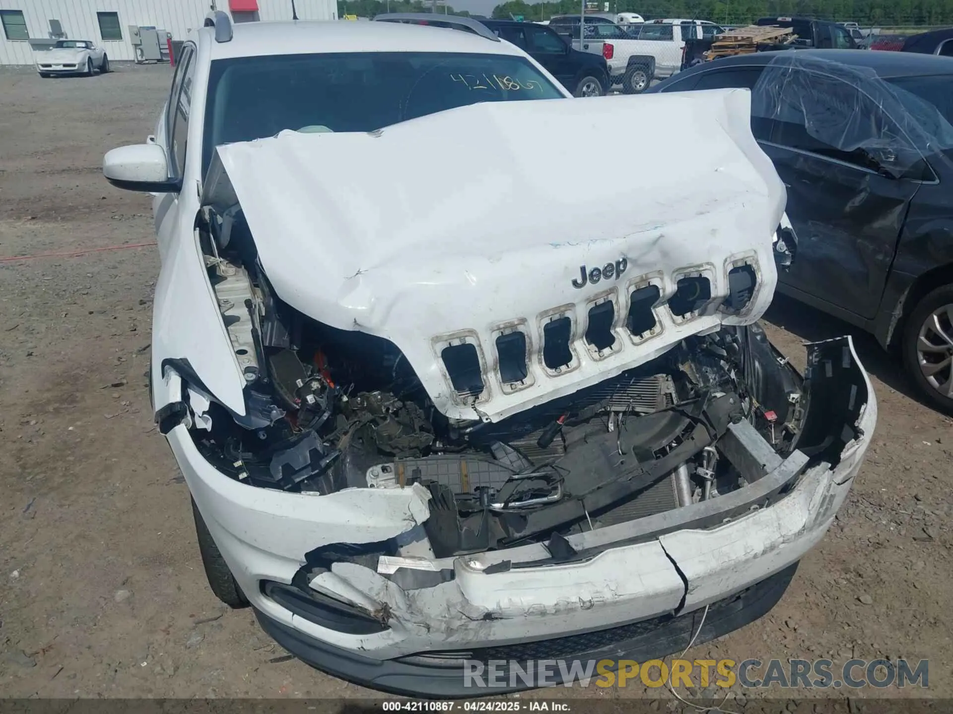 6 Photograph of a damaged car 1C4PJLCB2KD340580 JEEP CHEROKEE 2019