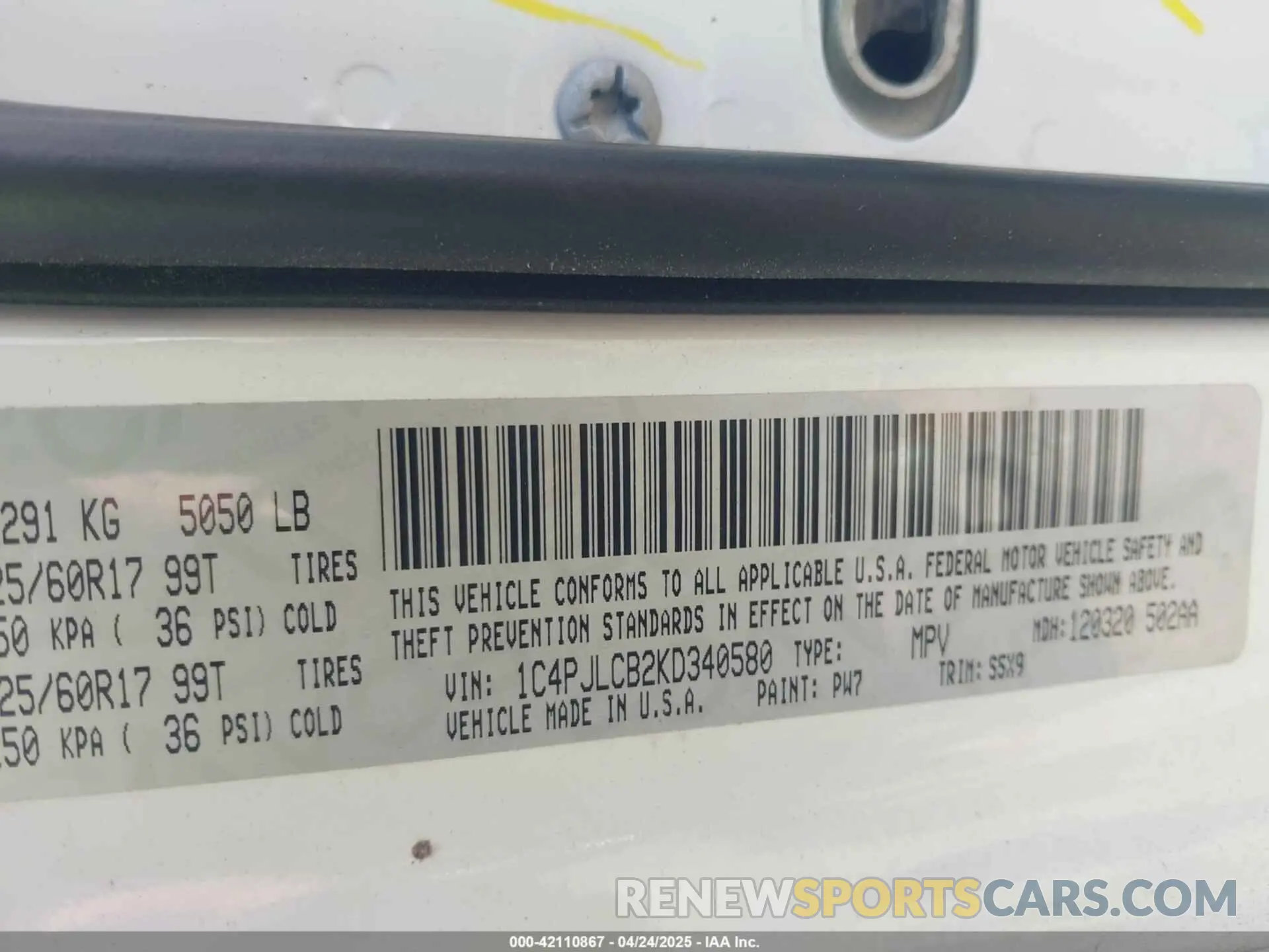9 Photograph of a damaged car 1C4PJLCB2KD340580 JEEP CHEROKEE 2019