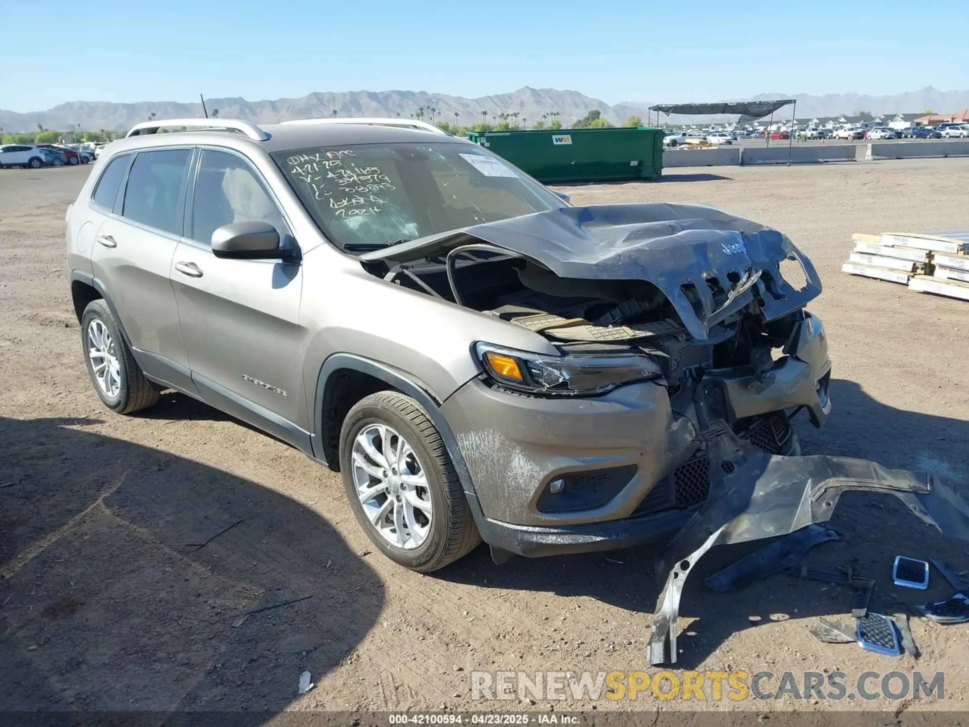 1 Photograph of a damaged car 1C4PJLCB2KD474165 JEEP CHEROKEE 2019