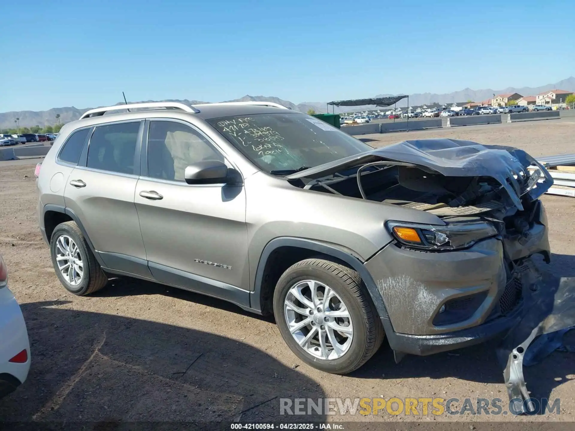 13 Photograph of a damaged car 1C4PJLCB2KD474165 JEEP CHEROKEE 2019