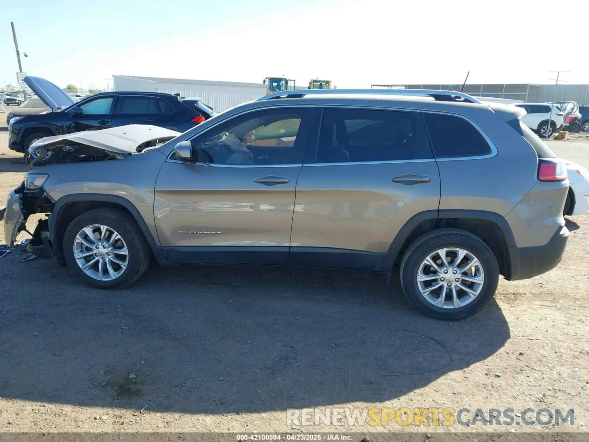 14 Photograph of a damaged car 1C4PJLCB2KD474165 JEEP CHEROKEE 2019