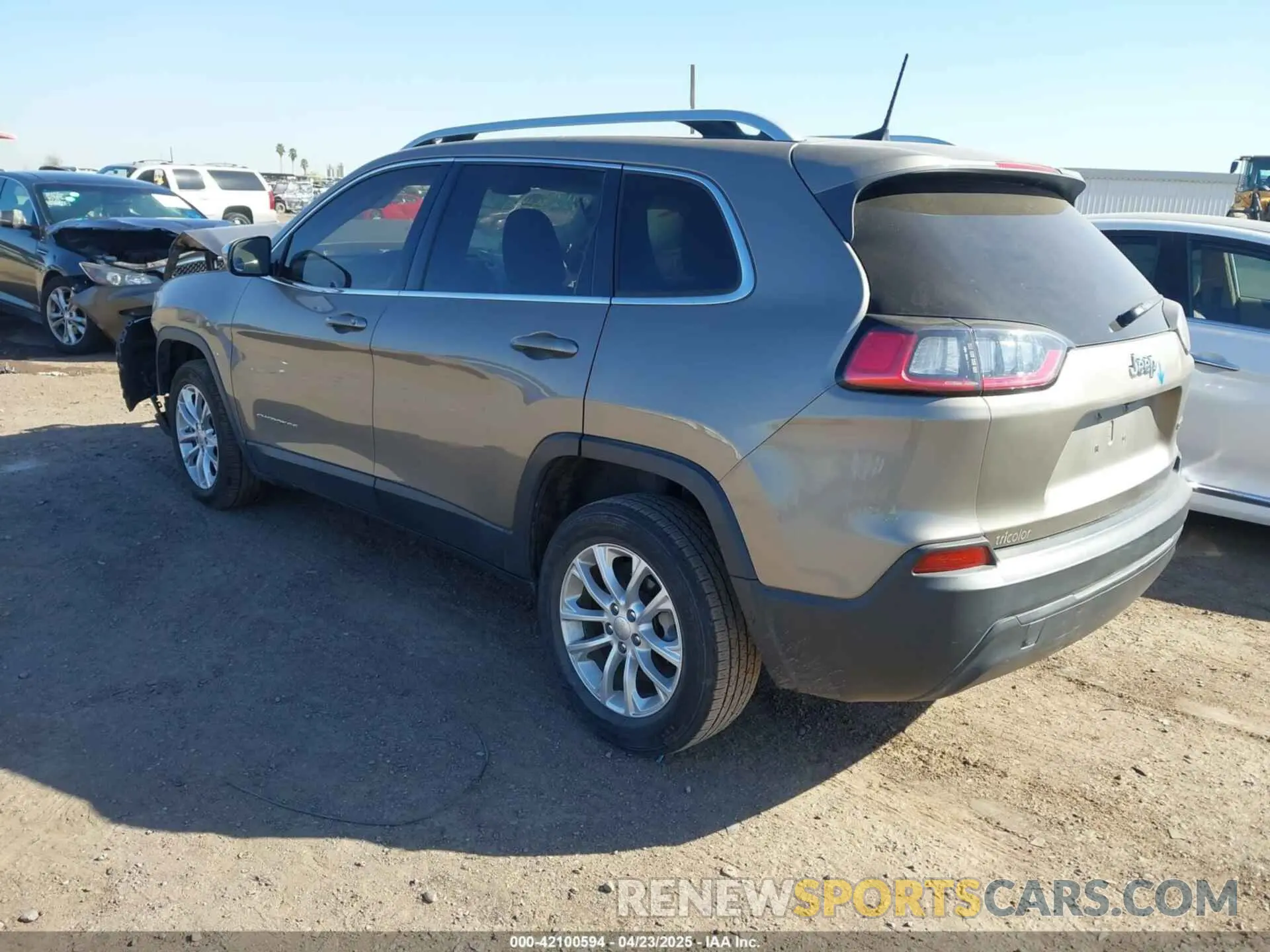 3 Photograph of a damaged car 1C4PJLCB2KD474165 JEEP CHEROKEE 2019