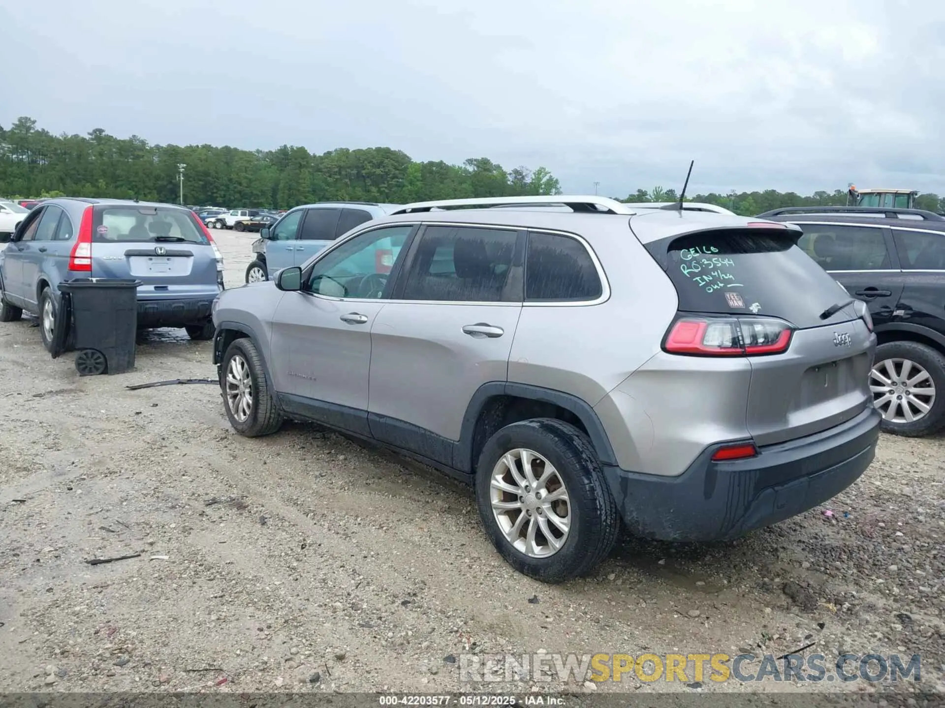 3 Photograph of a damaged car 1C4PJLCB3KD145135 JEEP CHEROKEE 2019