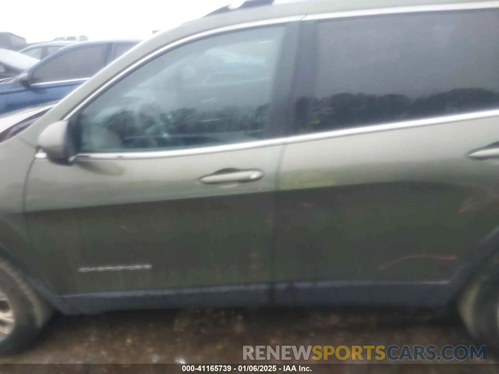 14 Photograph of a damaged car 1C4PJLCB3KD241170 JEEP CHEROKEE 2019